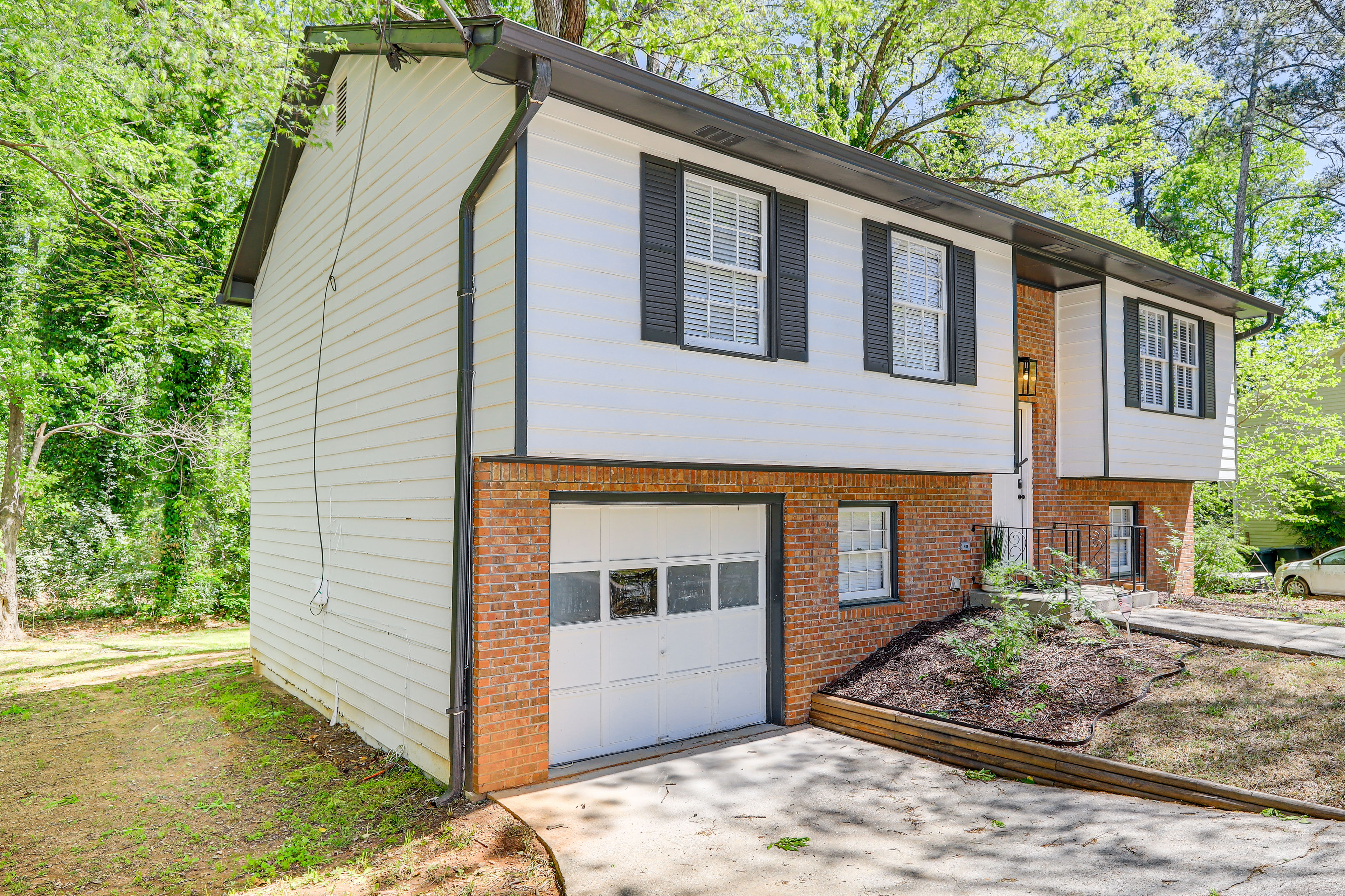 Property Image 2 - Modern Conyers Retreat - 9 Mi to Arabia Mountain!