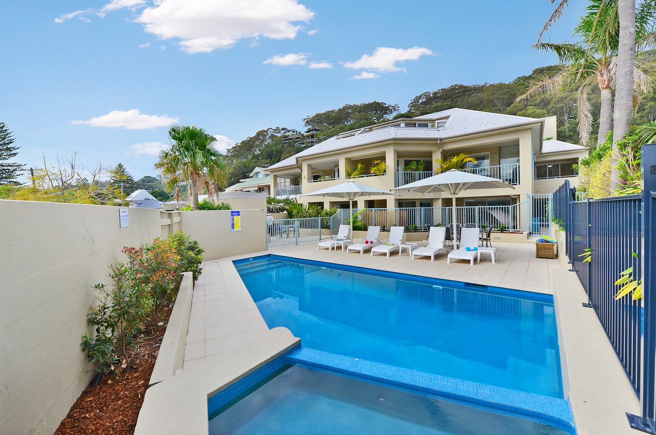 Property Image 2 - Iluka Apartments - Poolside