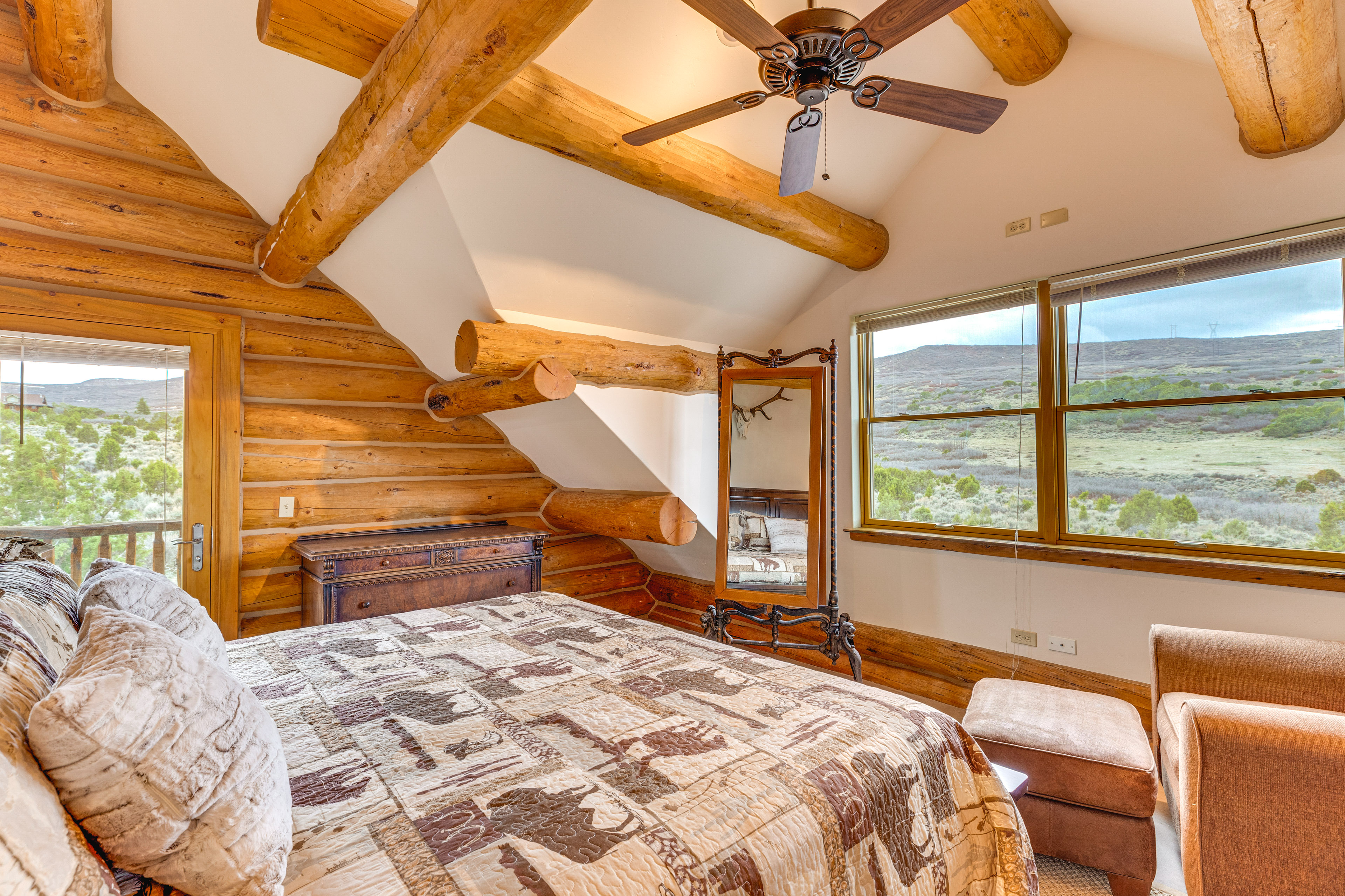 Spacious Rifle Cabin w/ Deck + Mountain Views!