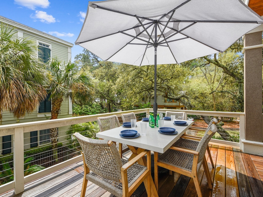 Enjoy Dining Outdoors at 7 Dogwood