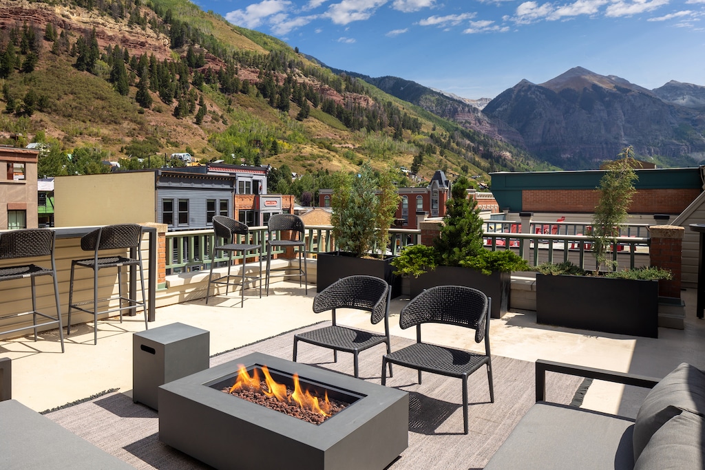 2.01-heritage-penthouse-deck-