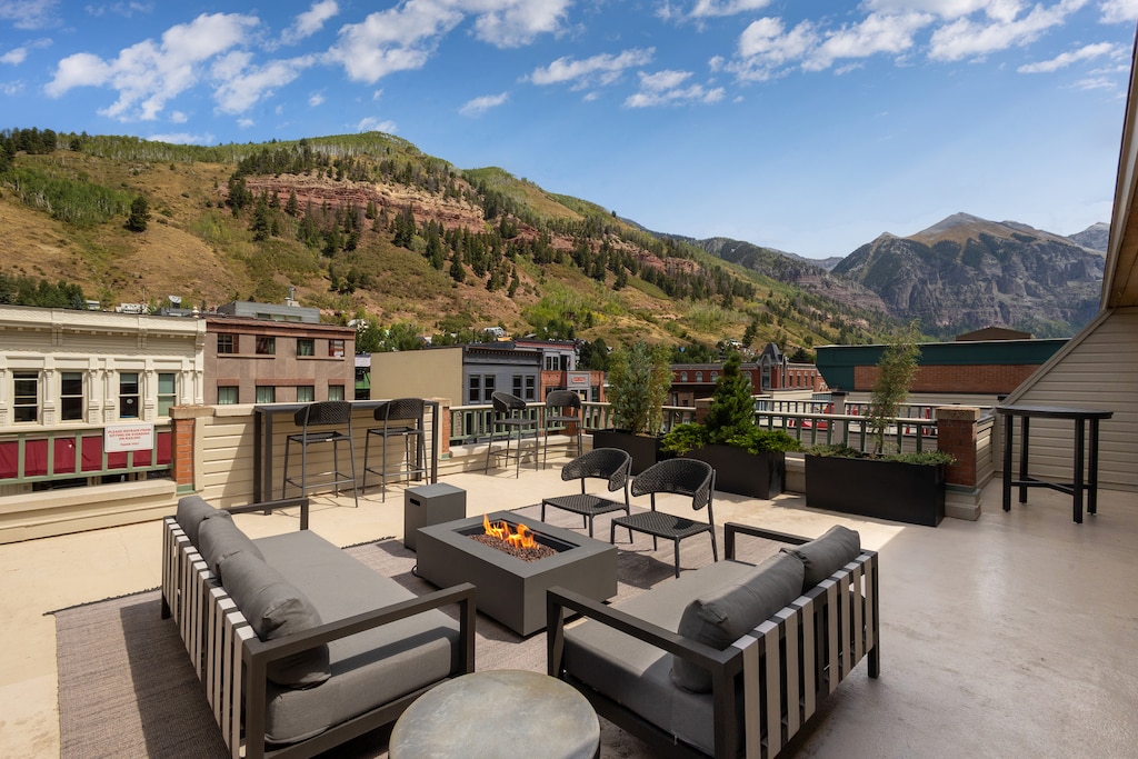 2.0-heritage-penthouse-deck-