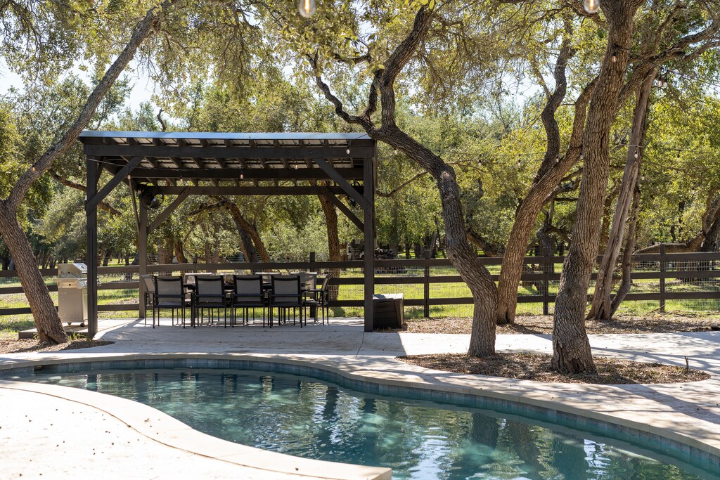 Outdoor Patio - Walker Luxury Vacation Rentals