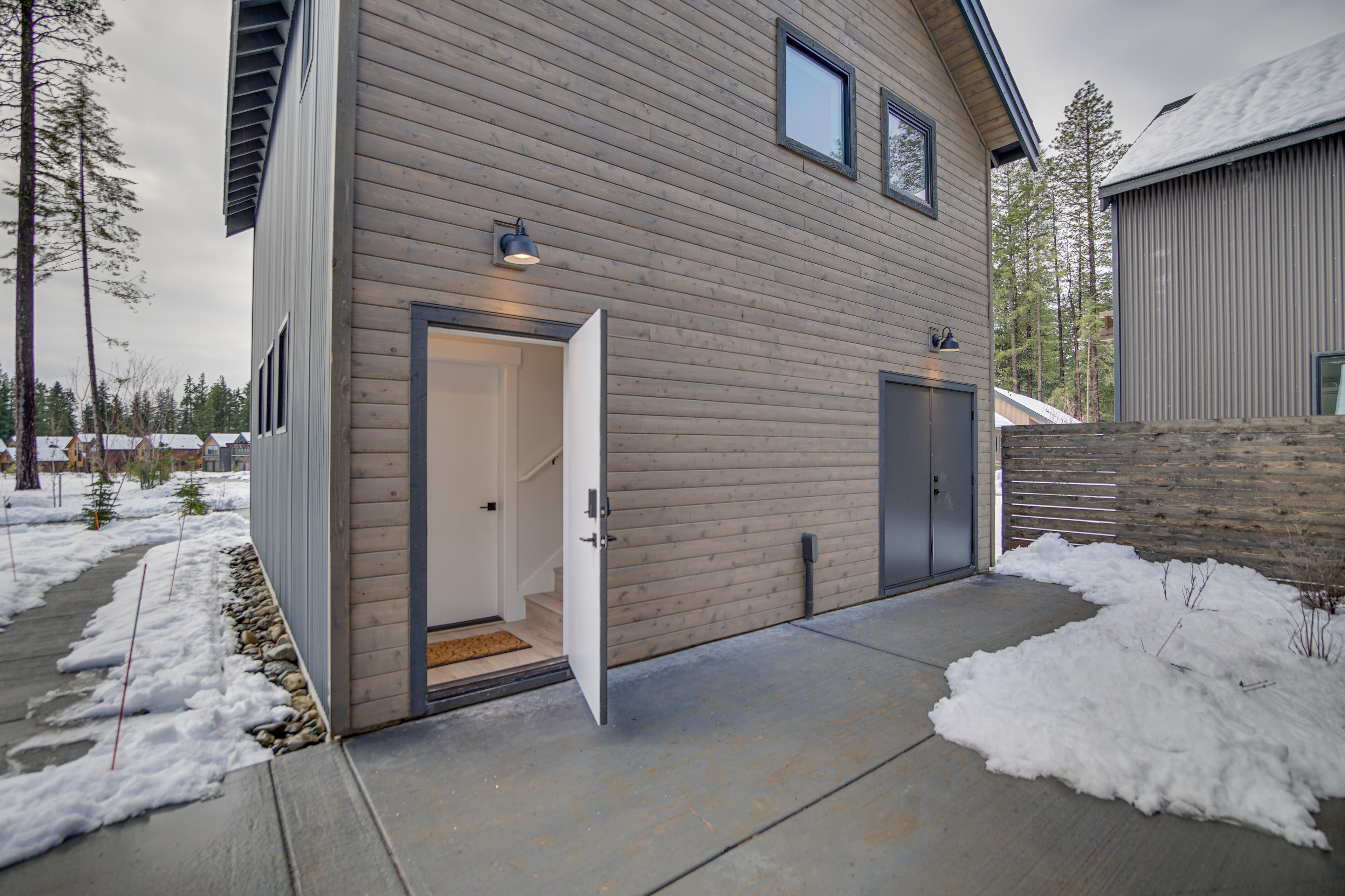 Modern Cle Elum Vacation Rental w/ Private Hot Tub