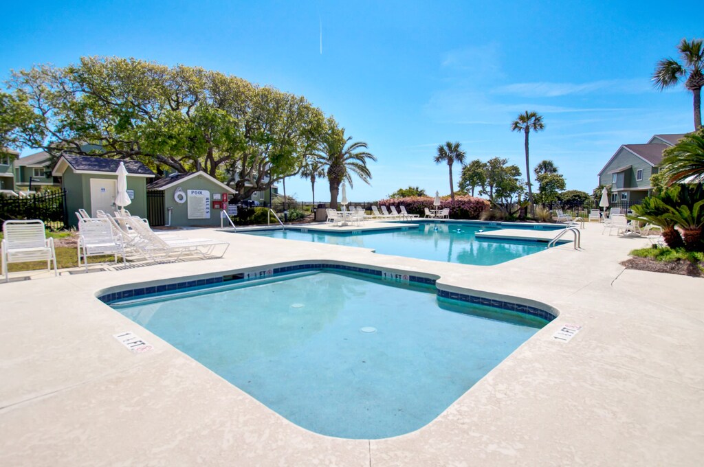 Stunning community pool.