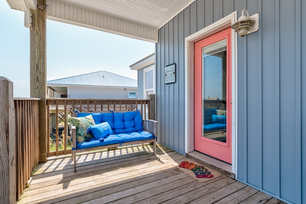 033 Grace Wins Front Porch Sitting Area