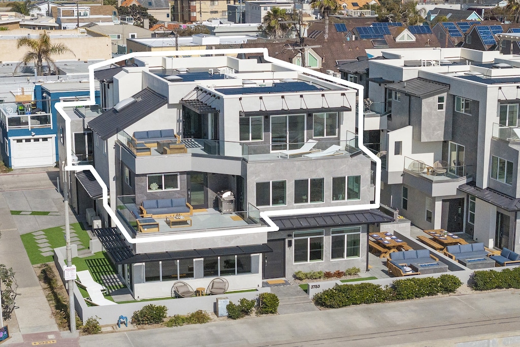 Oceanfront on the 2nd and 3rd levels