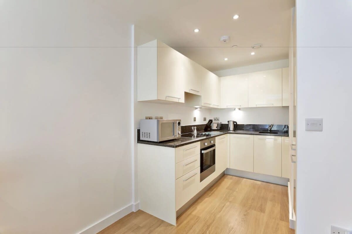 London in 15 mins - 15 mins to Heathrow Airport