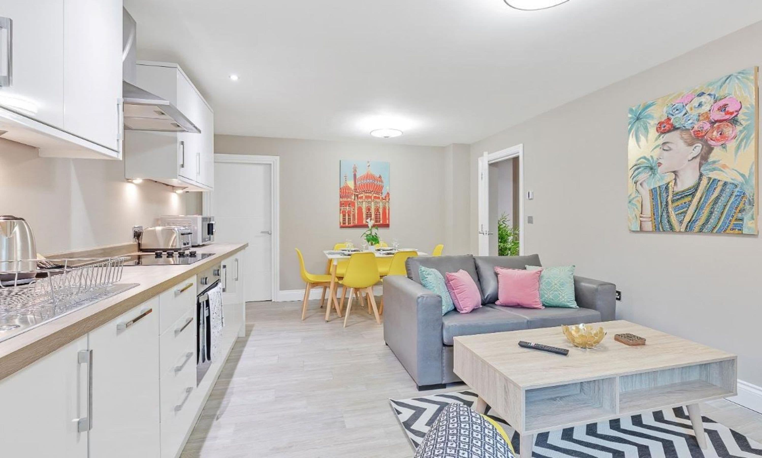 Ocean Walk   2 Bedroom Apartment   Moments from the seaside