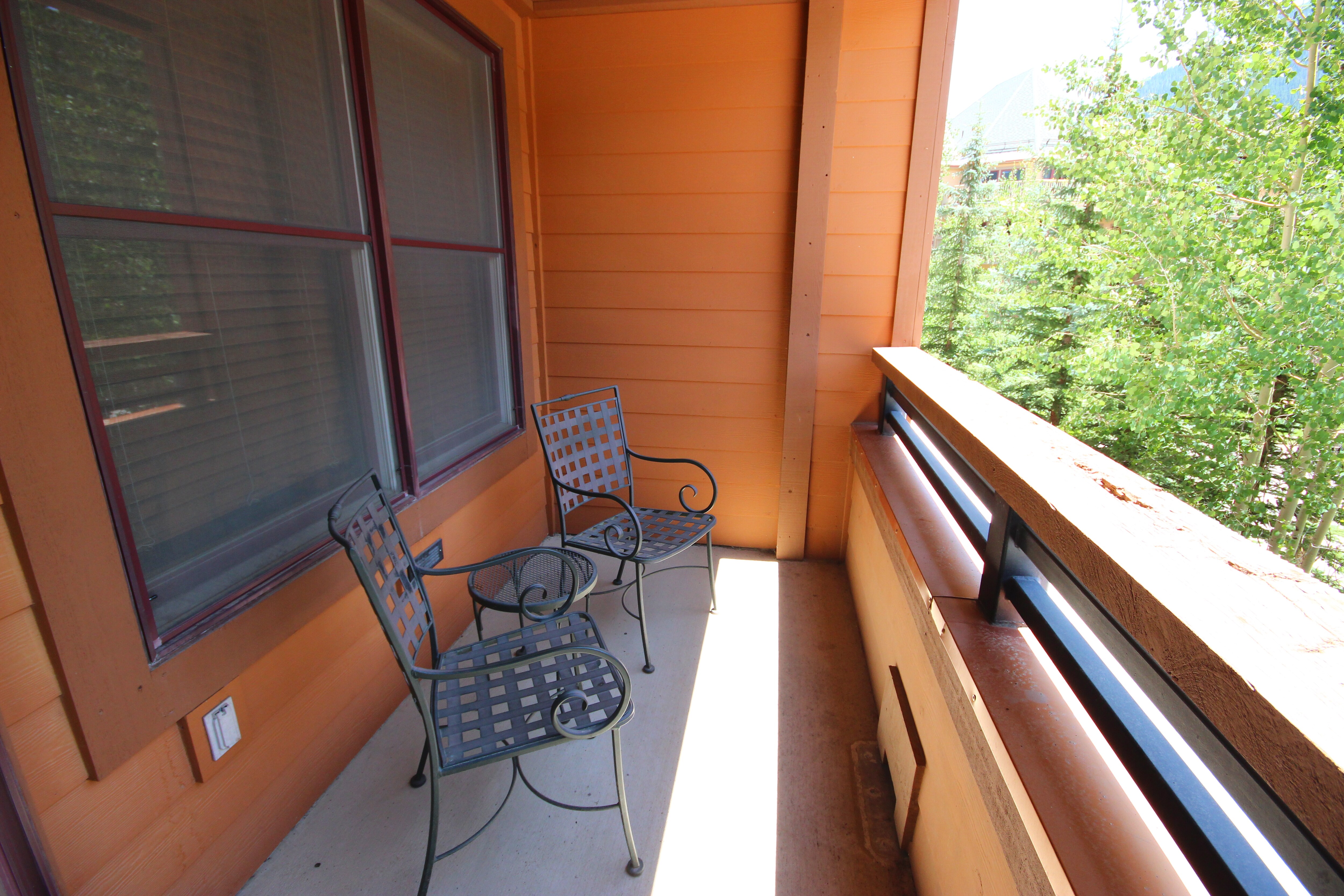 Private balcony facing the ski mountain