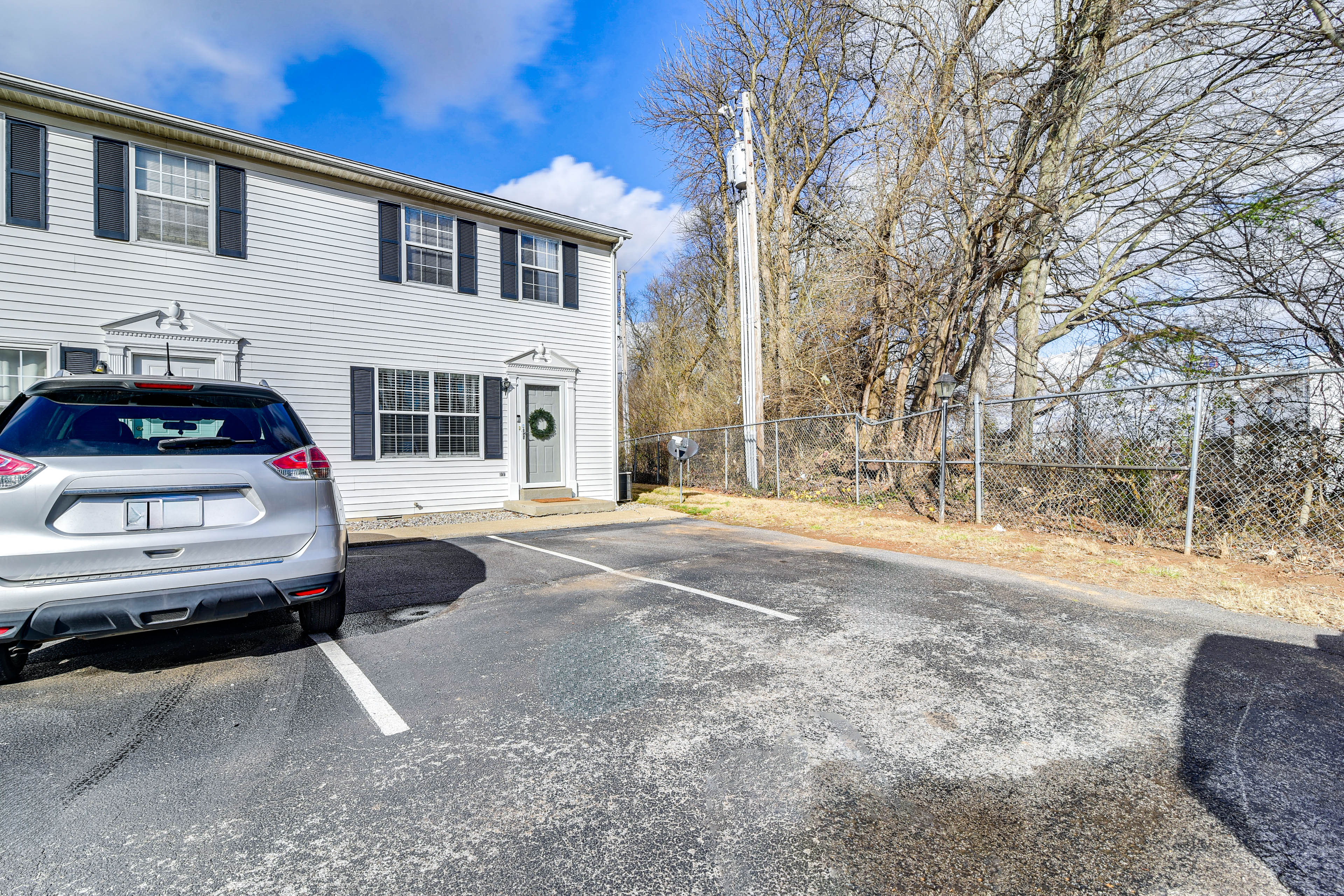 Property Image 1 - Bowling Green Townhome: 4 Mi to Lost River Cave!