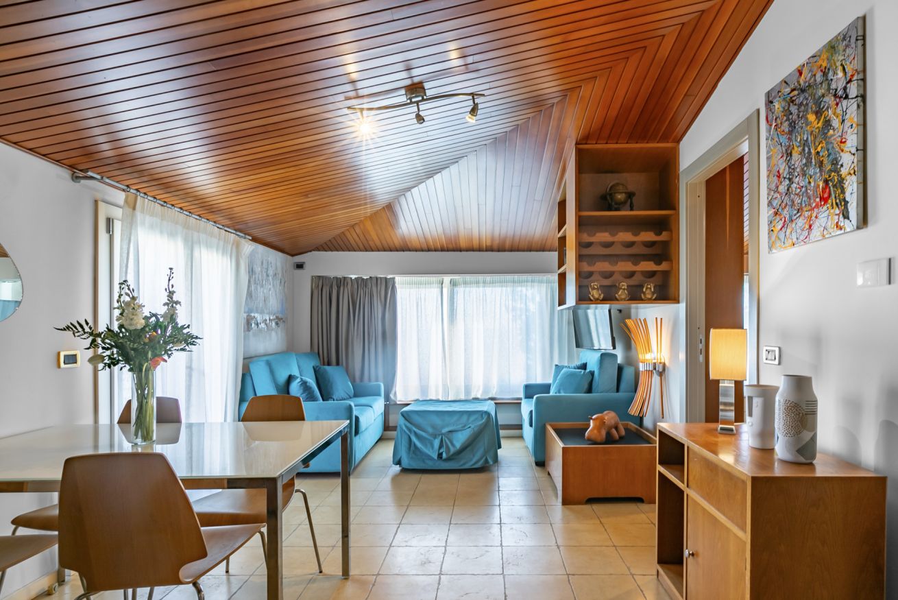Sea View Charm: Mondello Apartment with Terrace