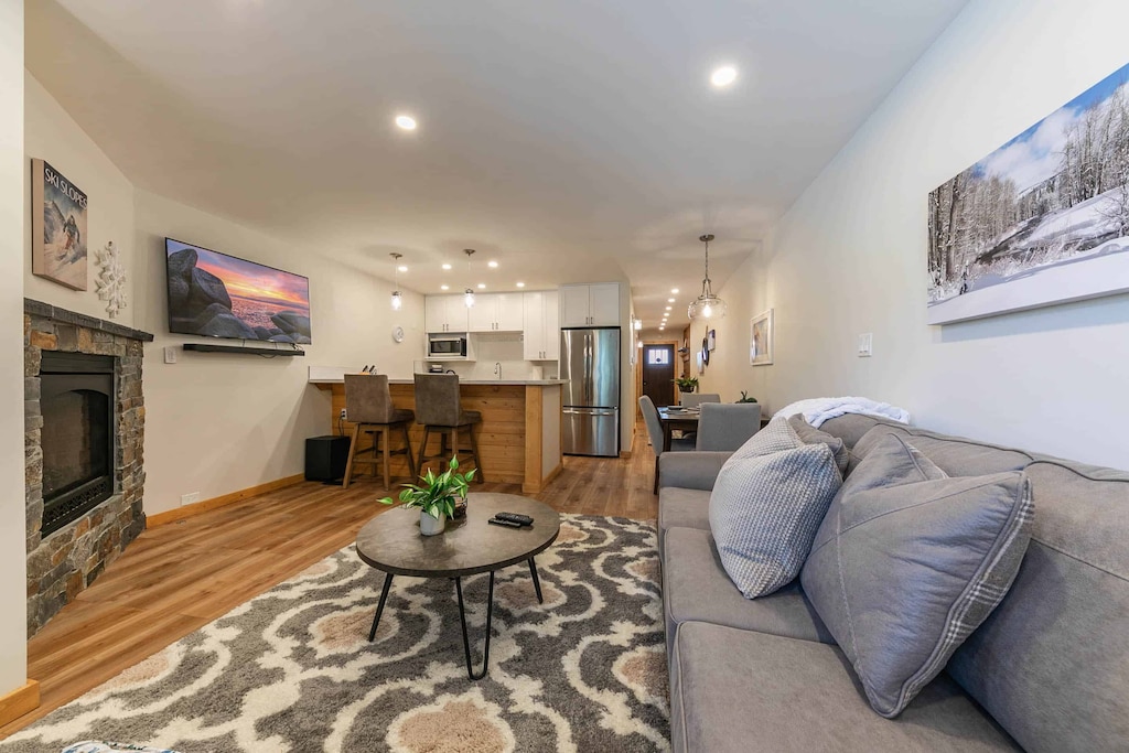 4115 Coyote Fork Truckee CA-print-015-015-Interior-3360x2240-300dpi