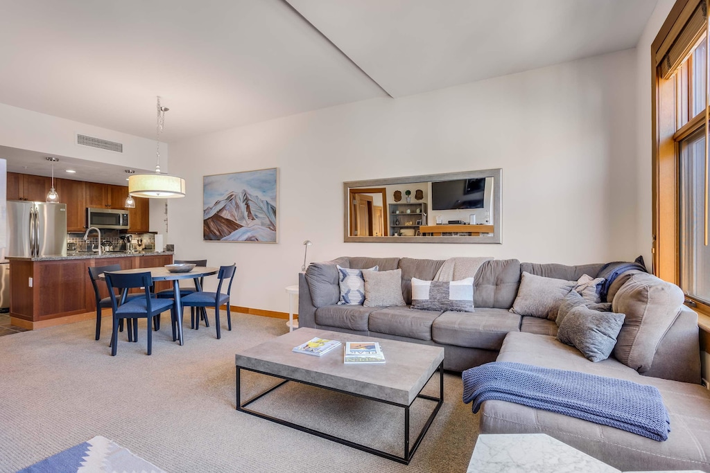 06_84_Carriage_Way_Unit_3417006