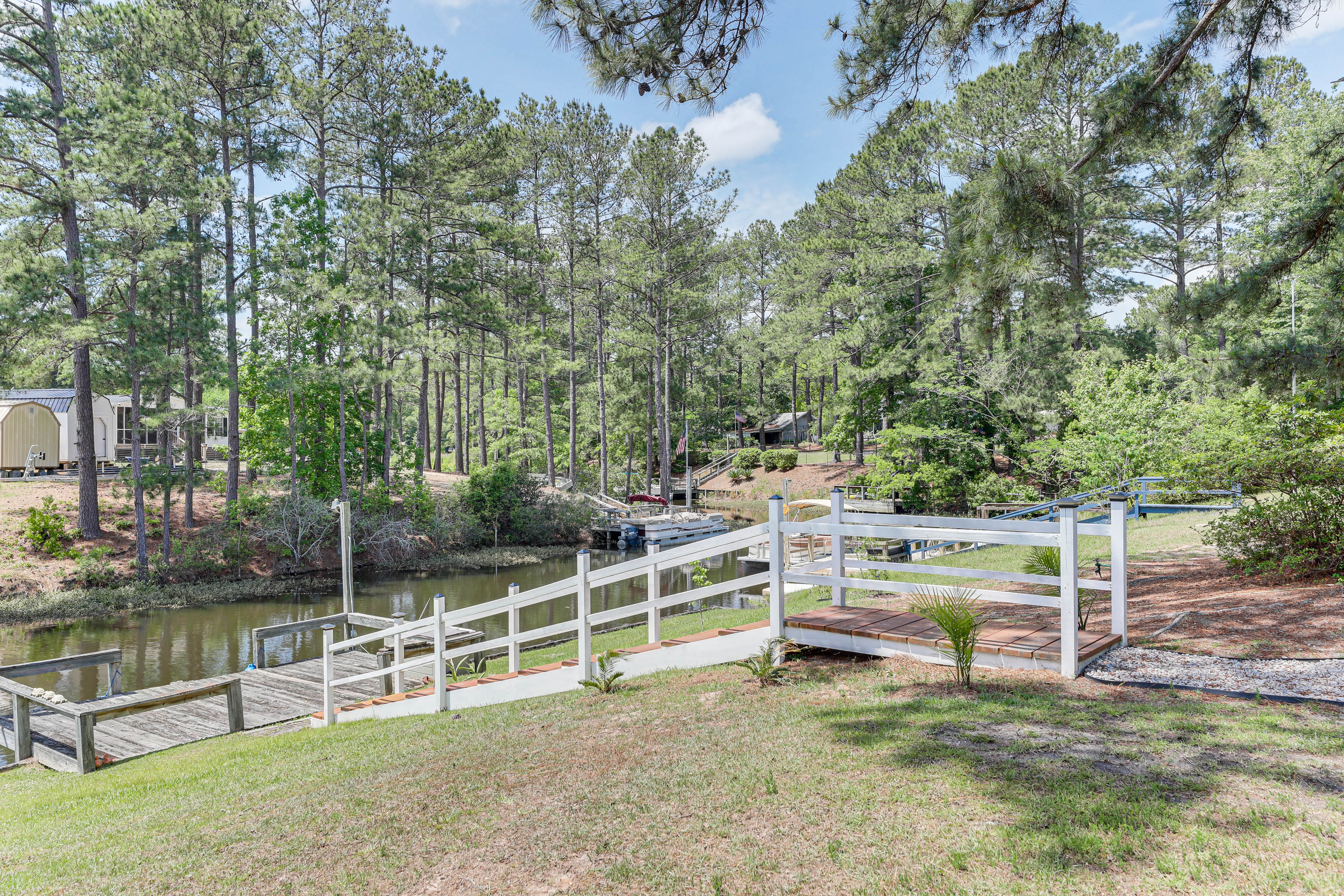 Lake Marion Home: Kayaks, Dock, Waterfront Fun!