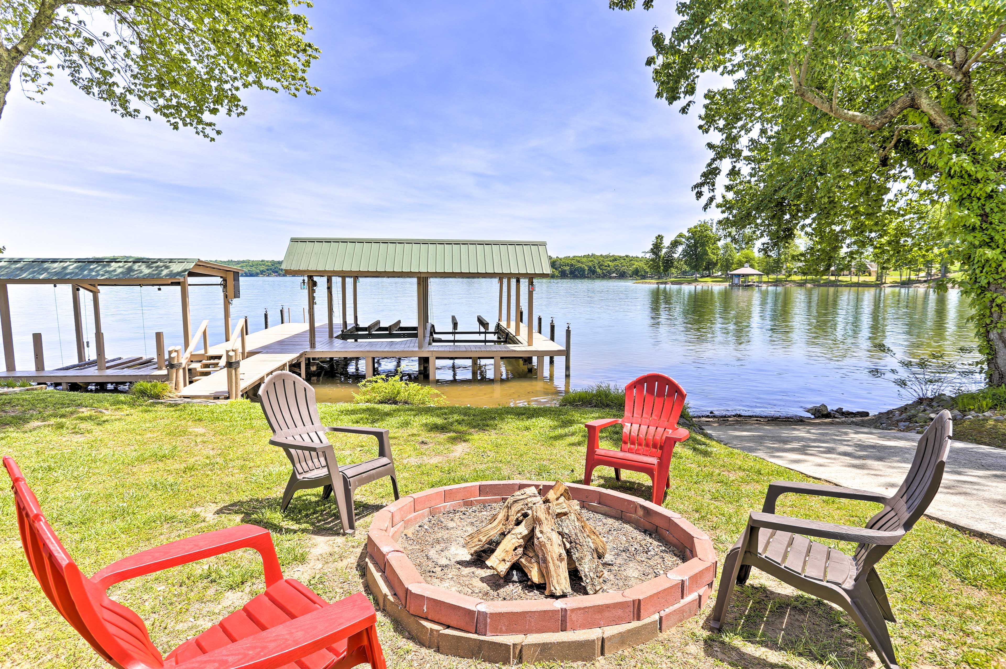 Property Image 2 - Watts Bar Lake Escape: Private Boat Dock + Ramp!