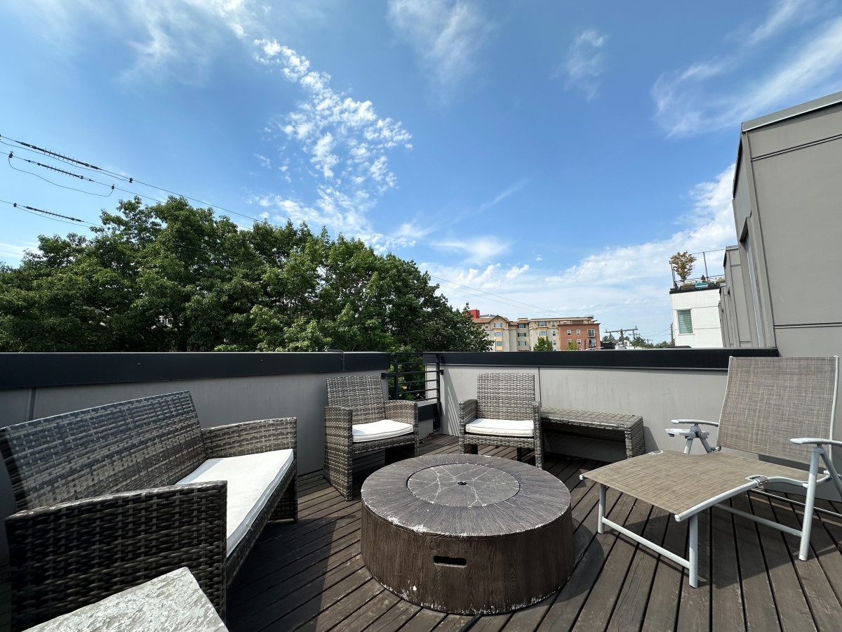 Property Image 2 - Modern 2BR Townhome w/Rooftop Firepit, BBQ, 85" TV