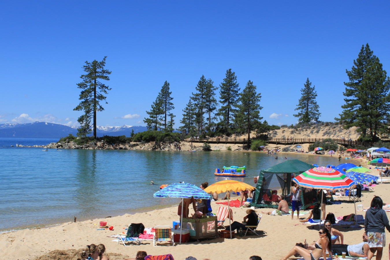 Tahoe treehouse peak lake view, doggo welcome