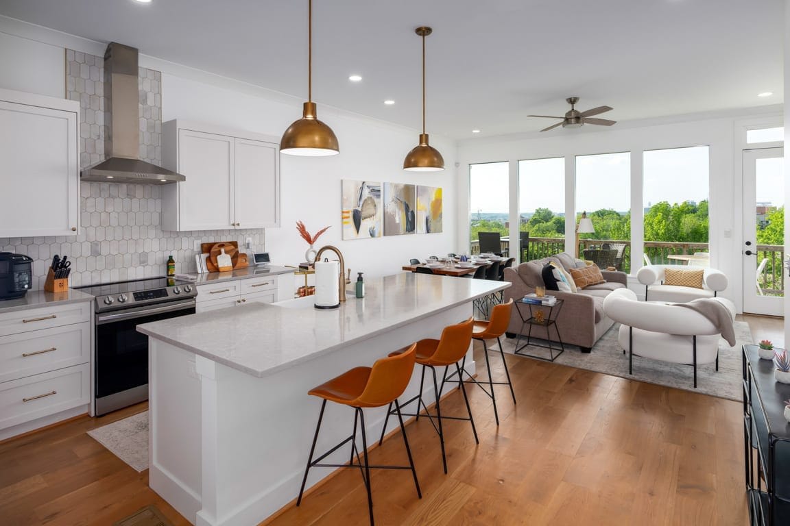 Fully stocked large kitchen