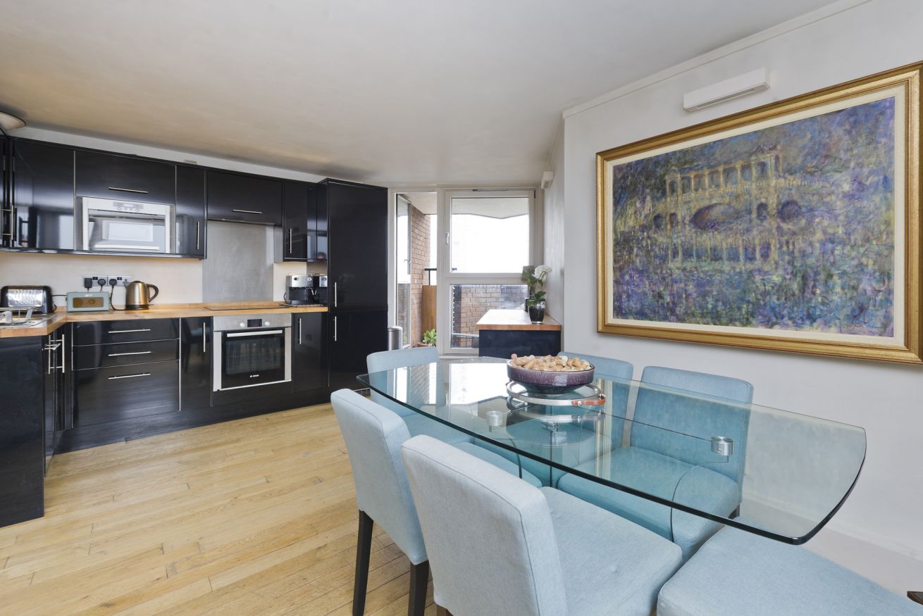 Property Image 1 - Charming flat overlooking River Thames