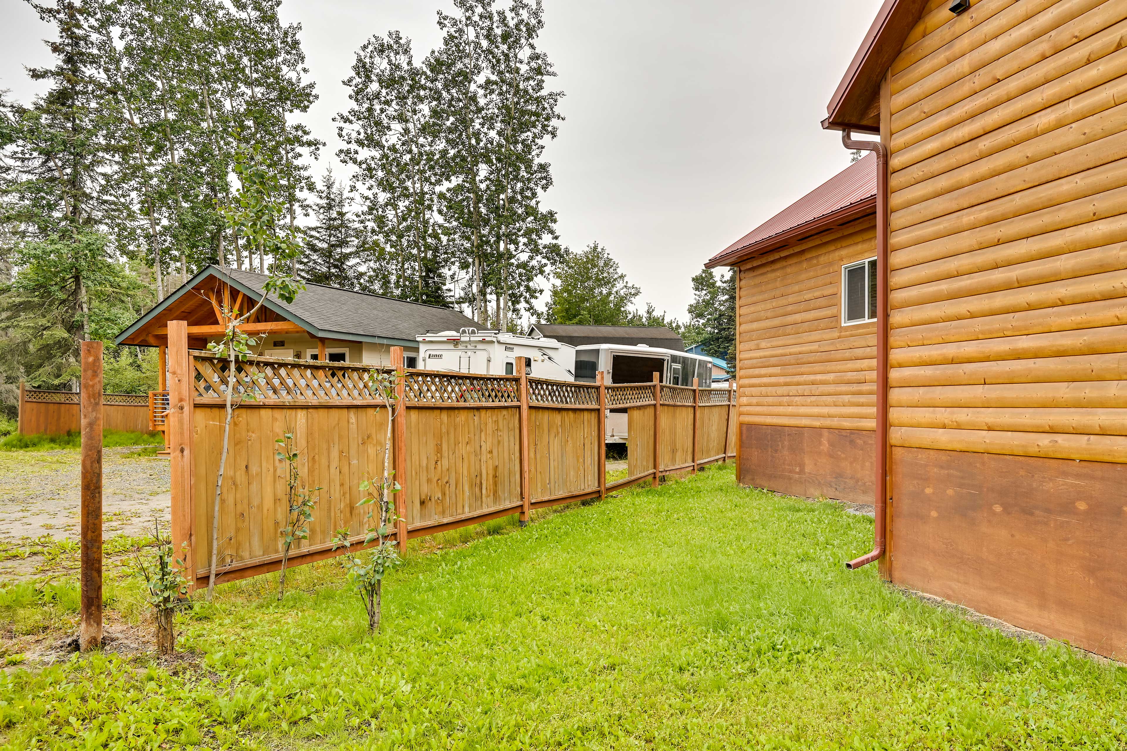 Soldotna Fishing Cabin ~ Half-Mi to Kenai River!