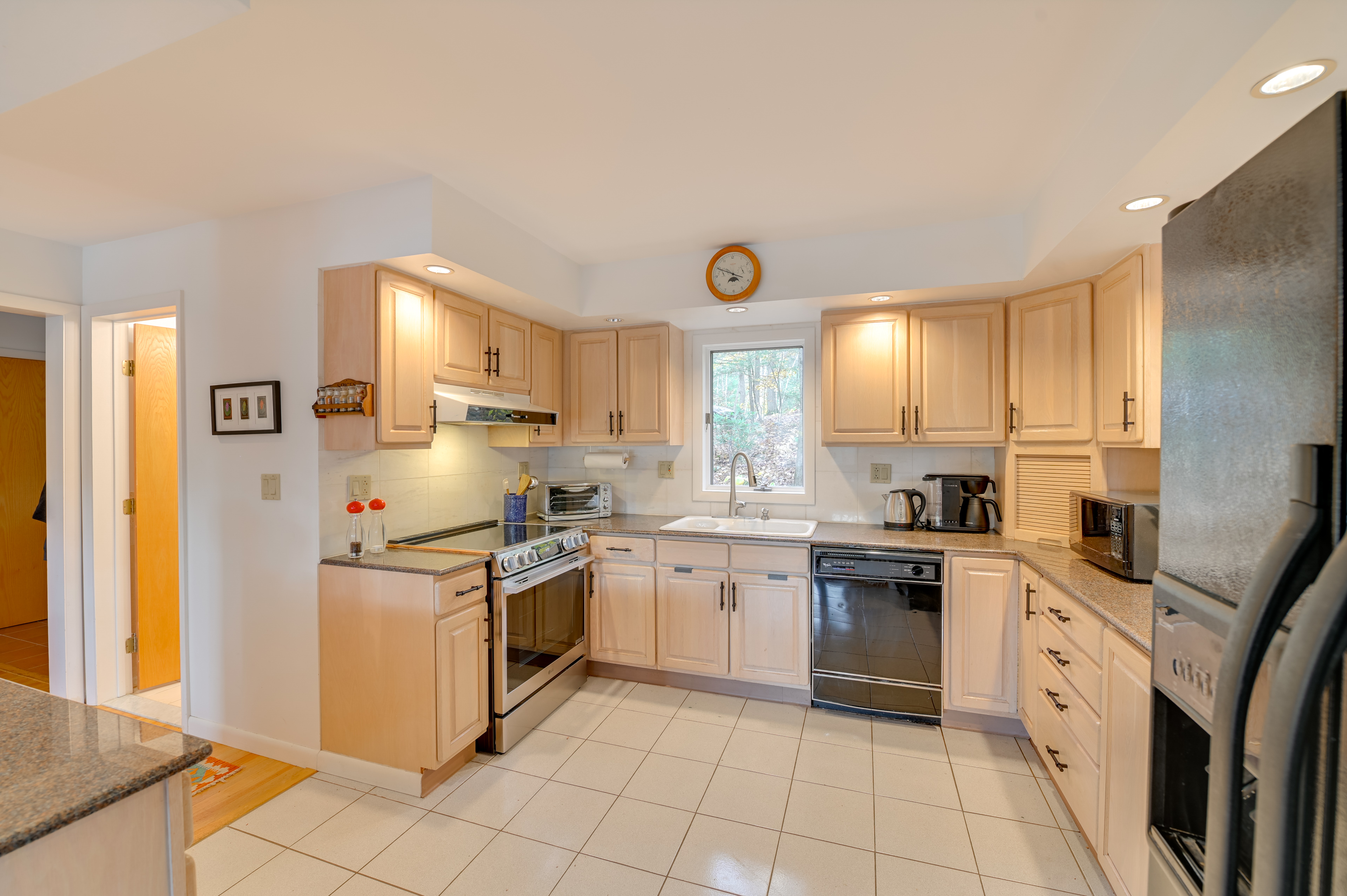 Great Barrington Lakeside Getaway w/ Kayak & Grill