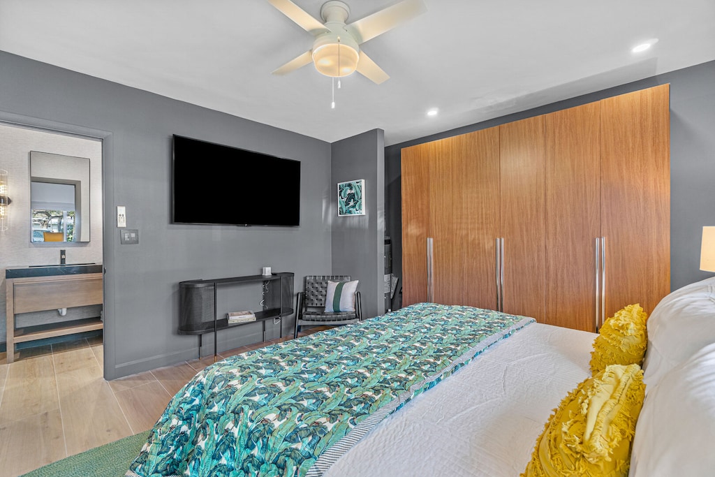 Fully stocked kitchen with all the pots/ pans you will need