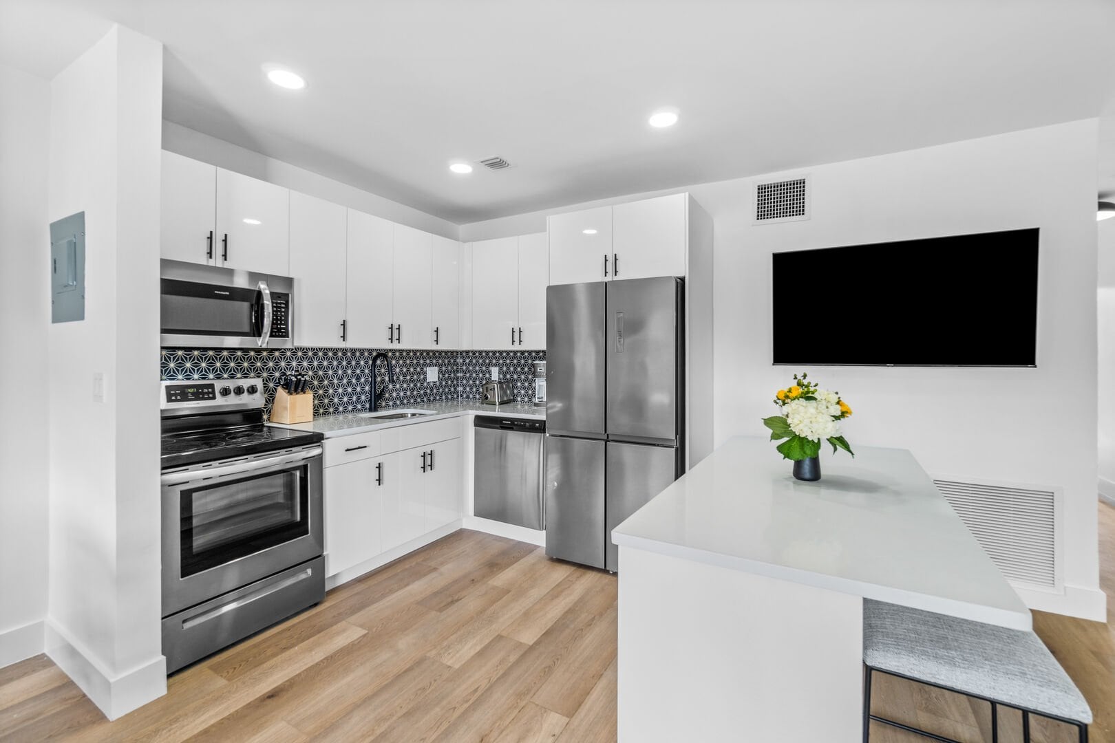 Fully stocked kitchen with all the pots/ pans and utensils that you will need