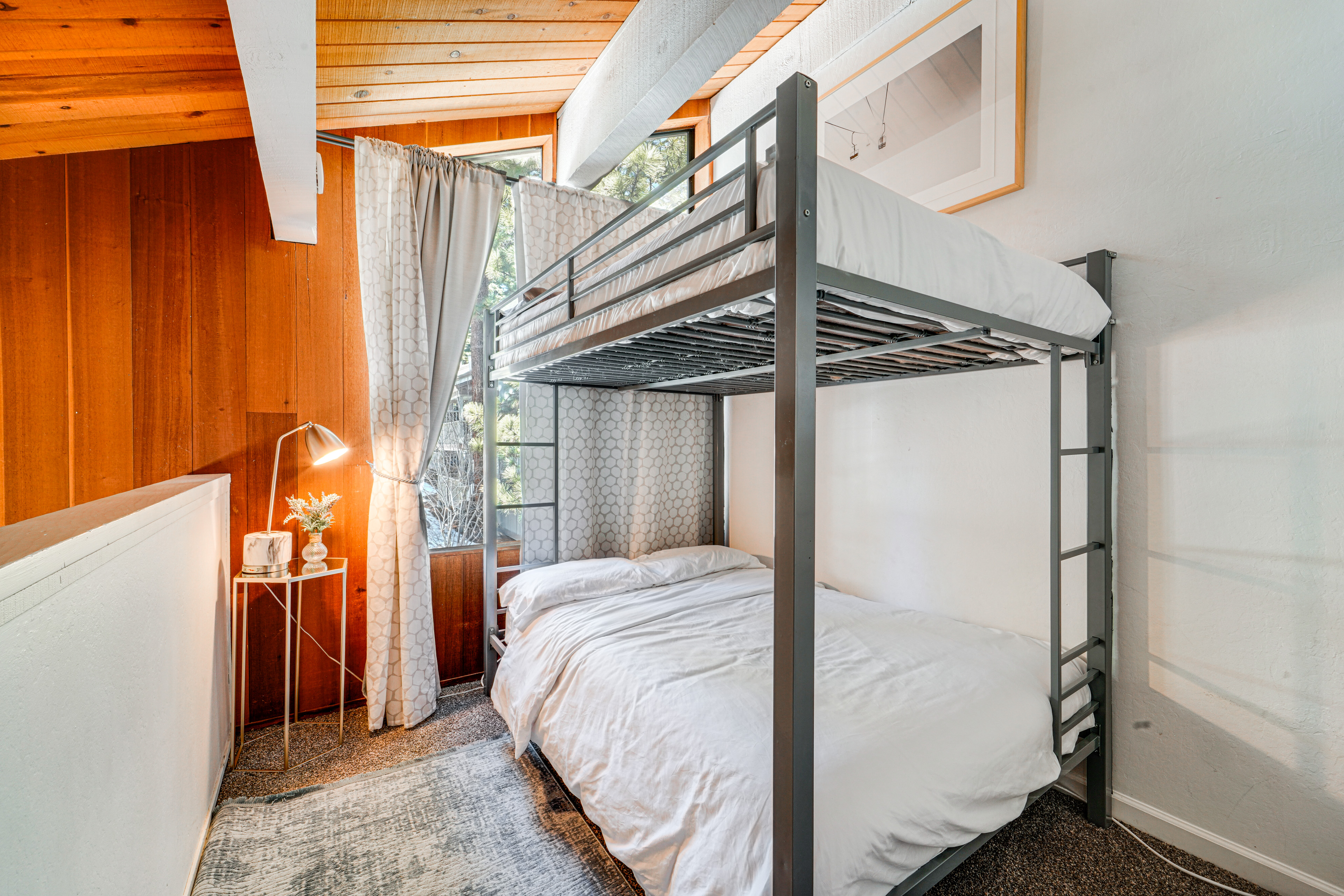 1 Mi to Lake Tahoe: Condo w/ Pool Access