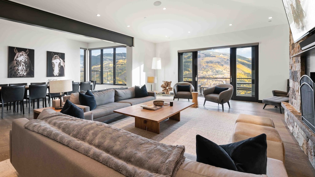 Great Room, Main Level - The great room offers all the views