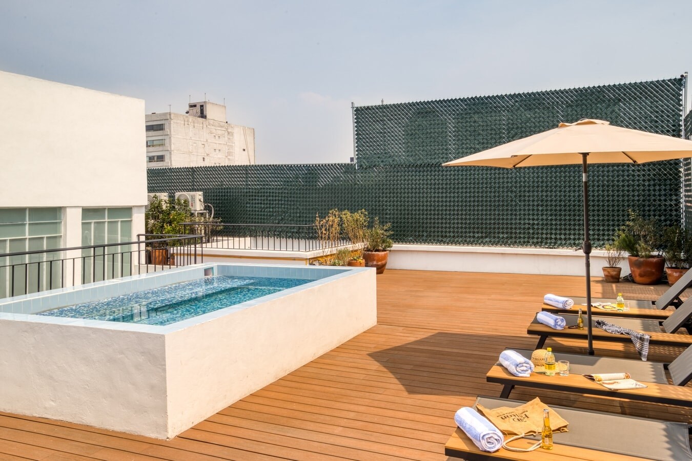 Roma AC Apartment with Rooftop Pool deck