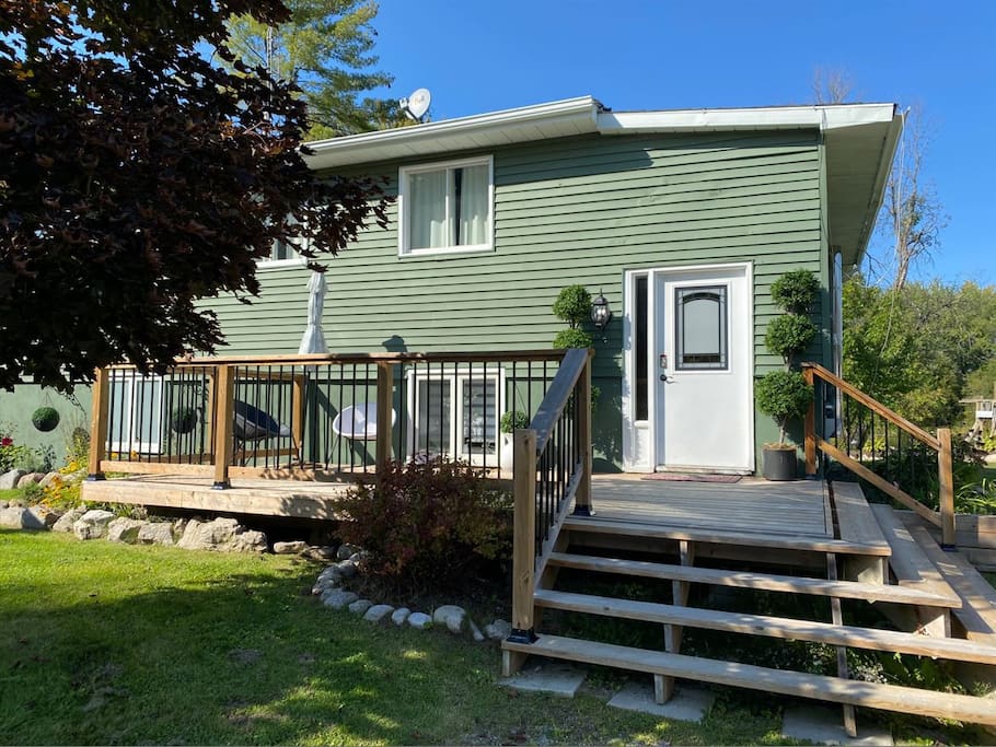 Washago Waterfront Cottage - Home Rental in Washago