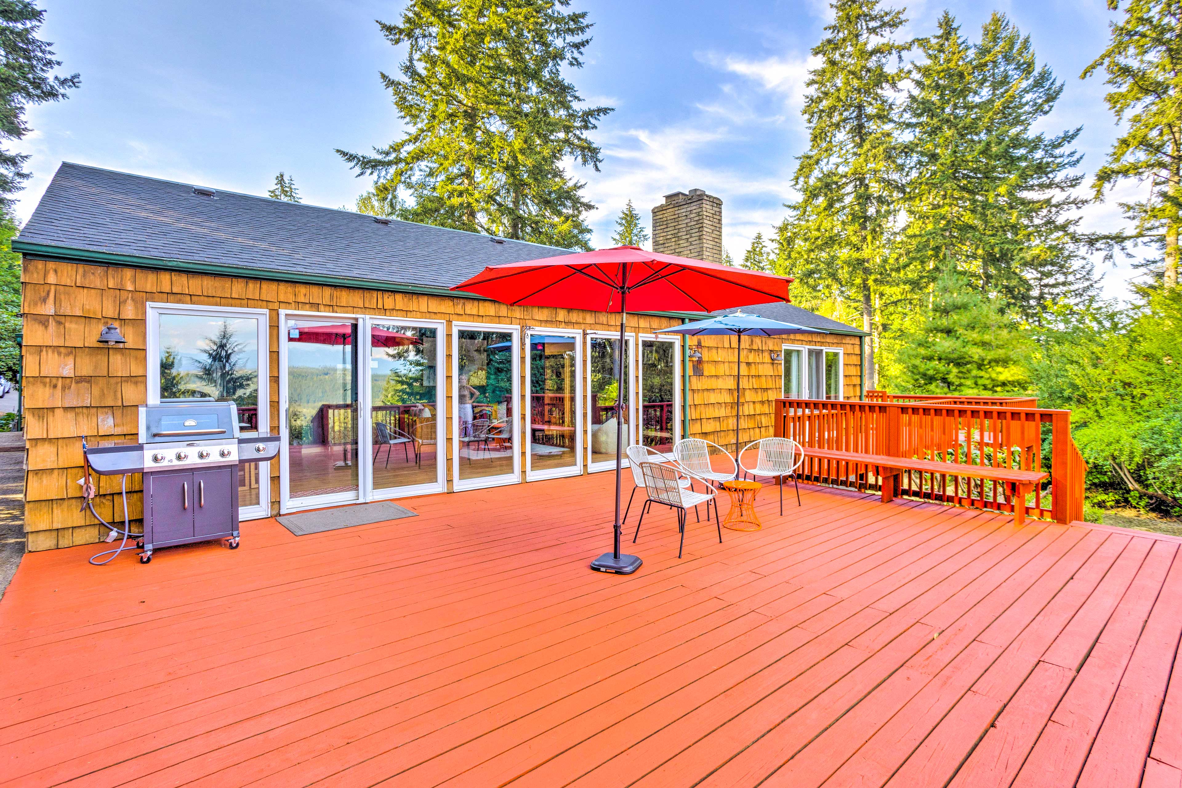 Stunning Puyallup Oasis w/ Views + Game Room!