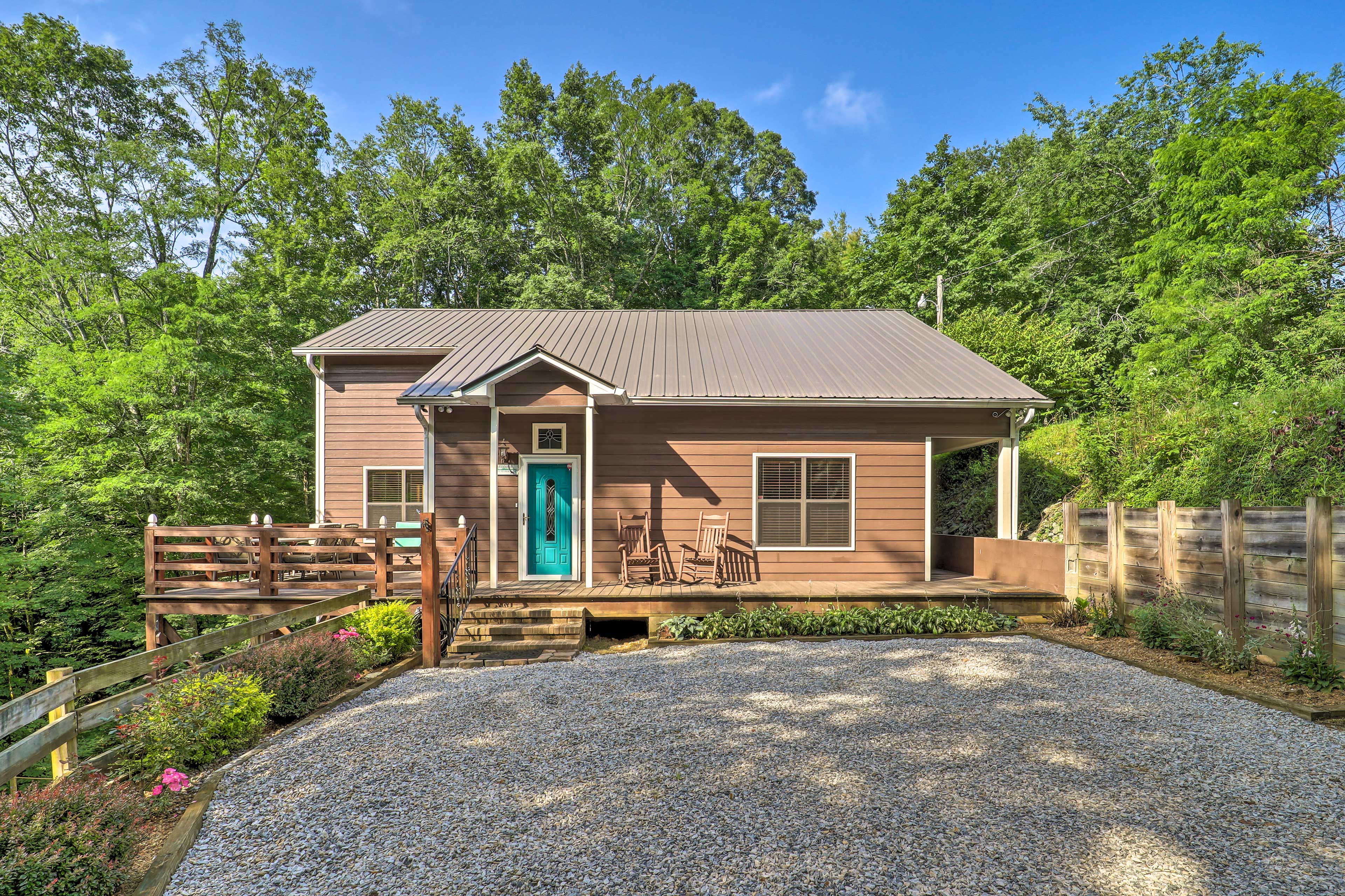 Property Image 1 - Luxe ’Wolfe Creek Cabin’ < 6 Mi to Waterfalls Park