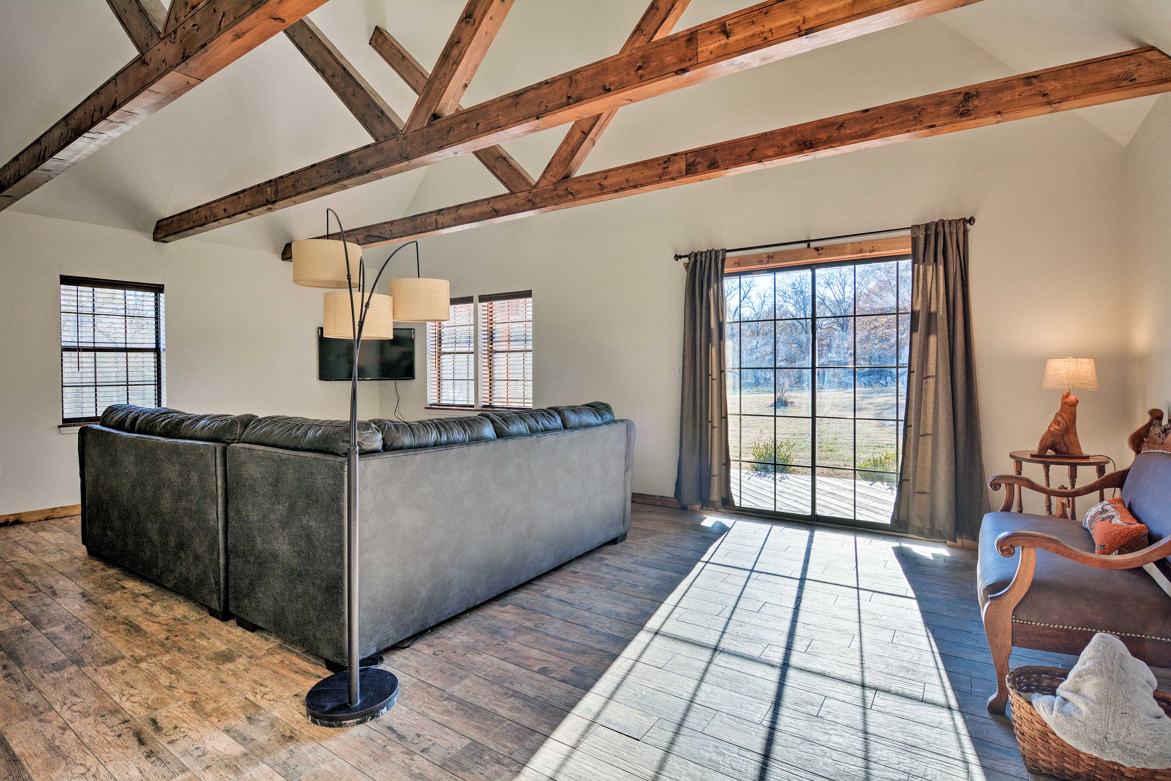 Luxury Cabin w/Pond, Working Ranch Near Nevada, MO