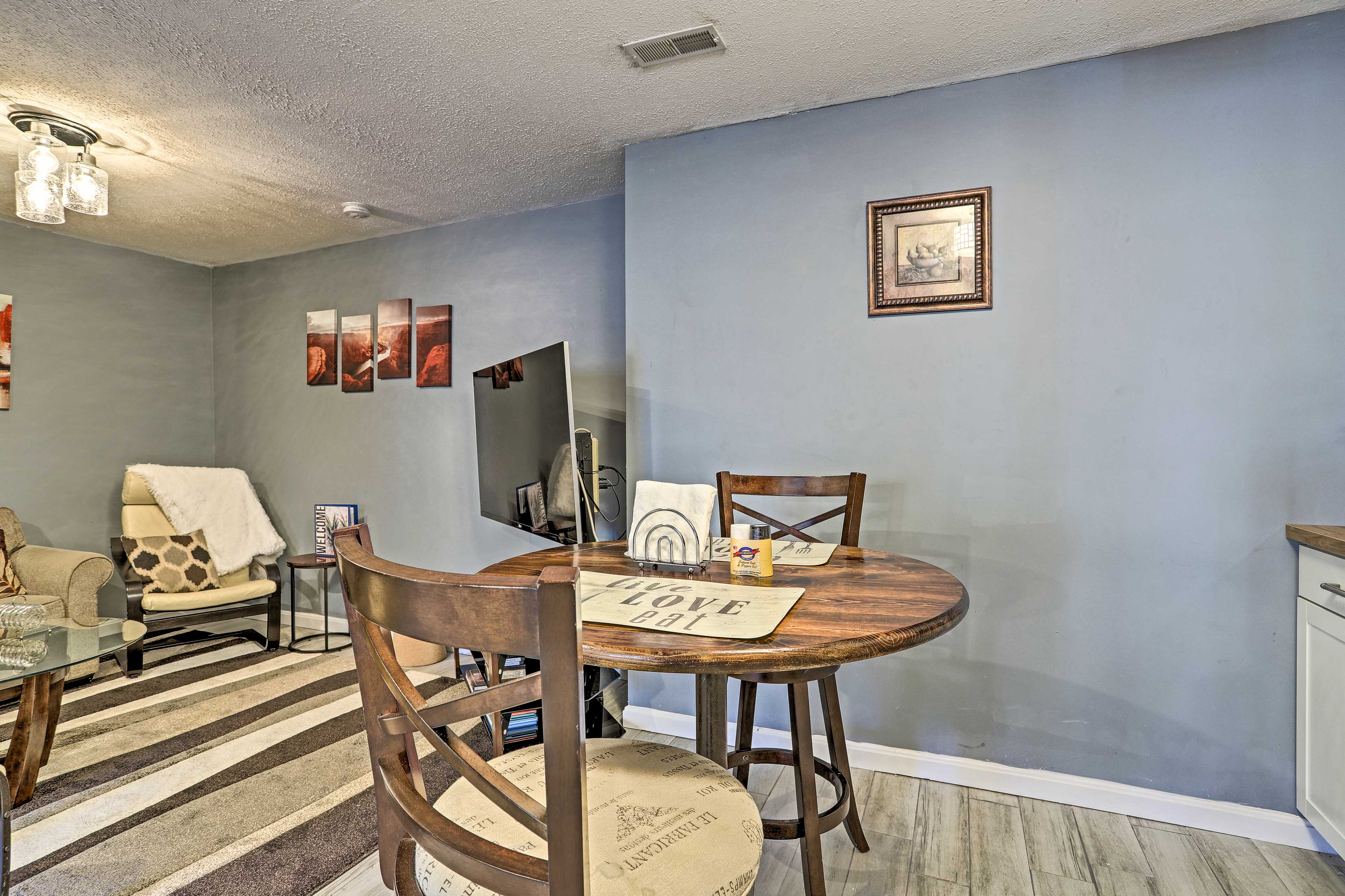 32 Mi to DC: Lower-Level Woodbridge Apt w/ Patio!