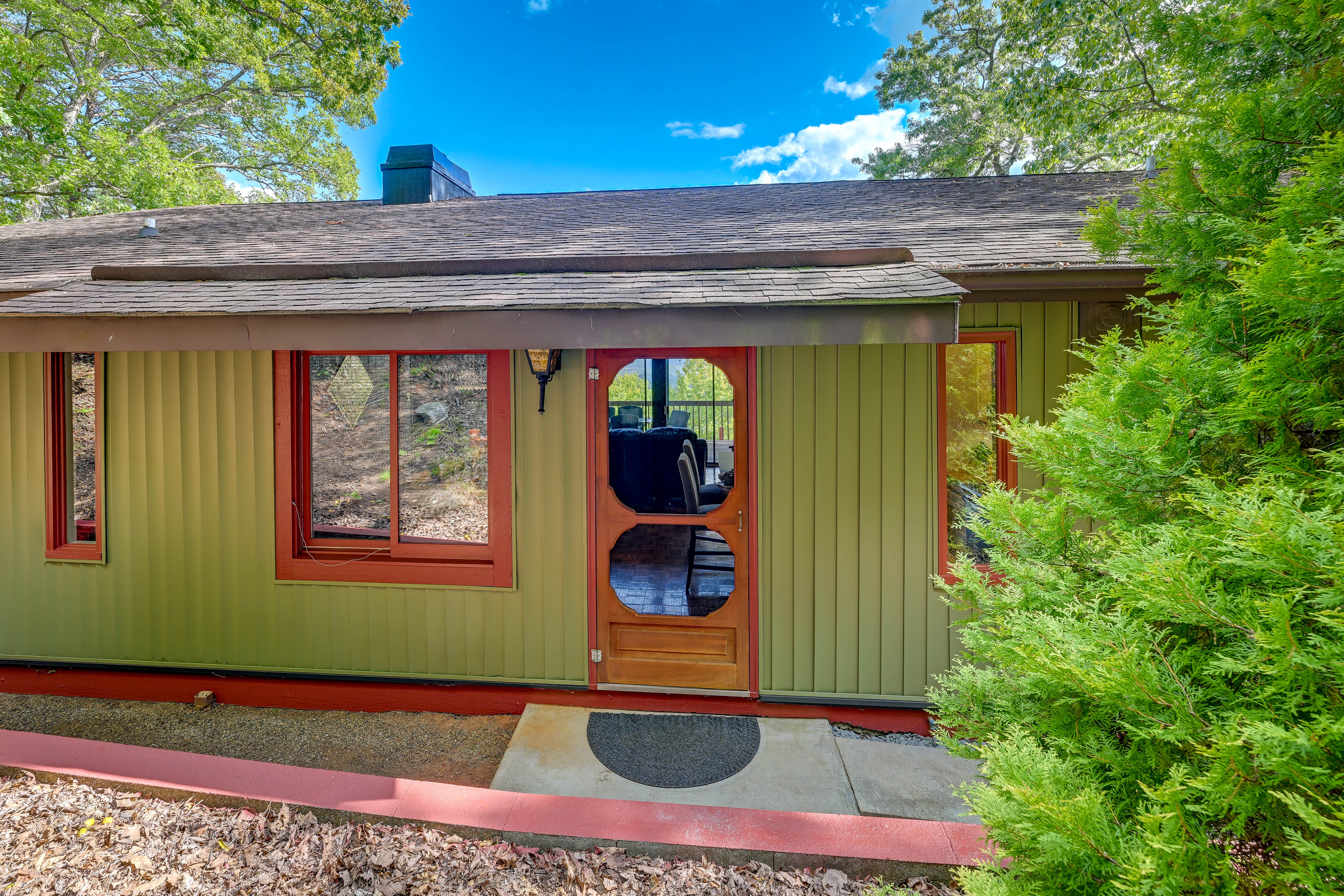 Property Image 2 - Stunning Franklin Cabin w/ Deck & Mountain Views