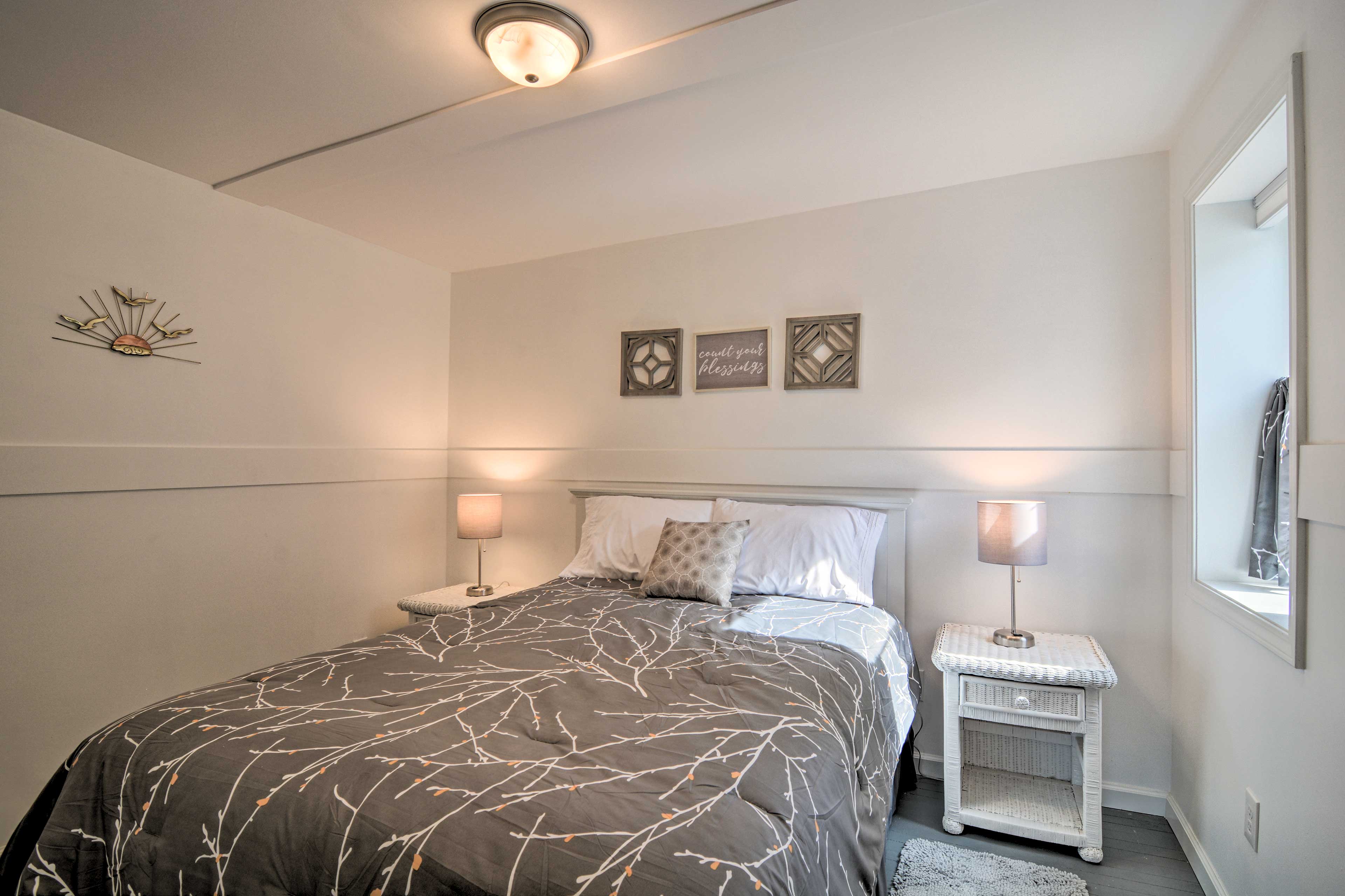 Cozy Central Lake Cottage ~ 3 Mi to Lake Michigan!