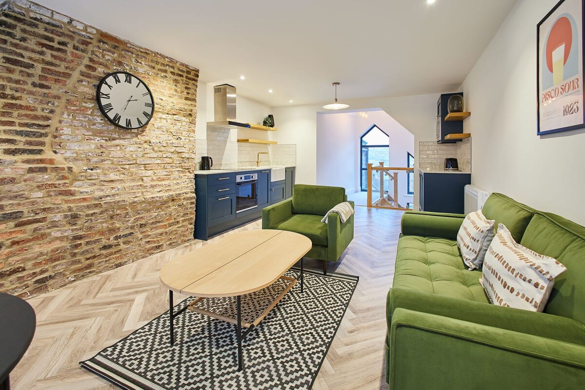 Sea Salt Apartment, Whitby - Host & Stay