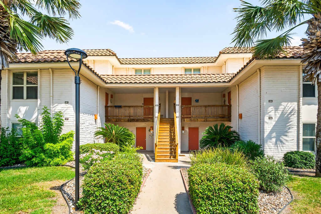 Ready for sun, sand, and serenity? Your coastal escape starts here!