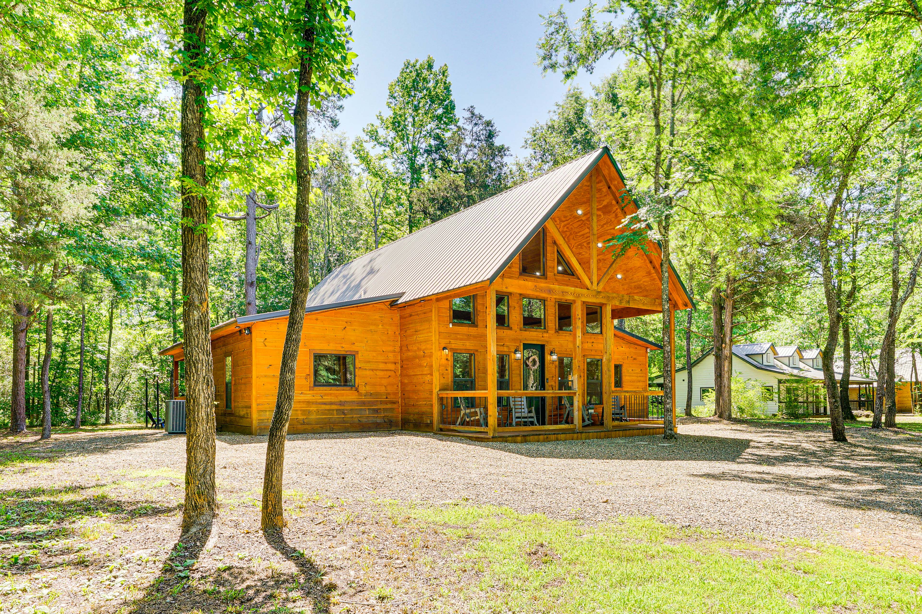 Pet-Friendly Broken Bow Cabin w/ Private Hot Tub!