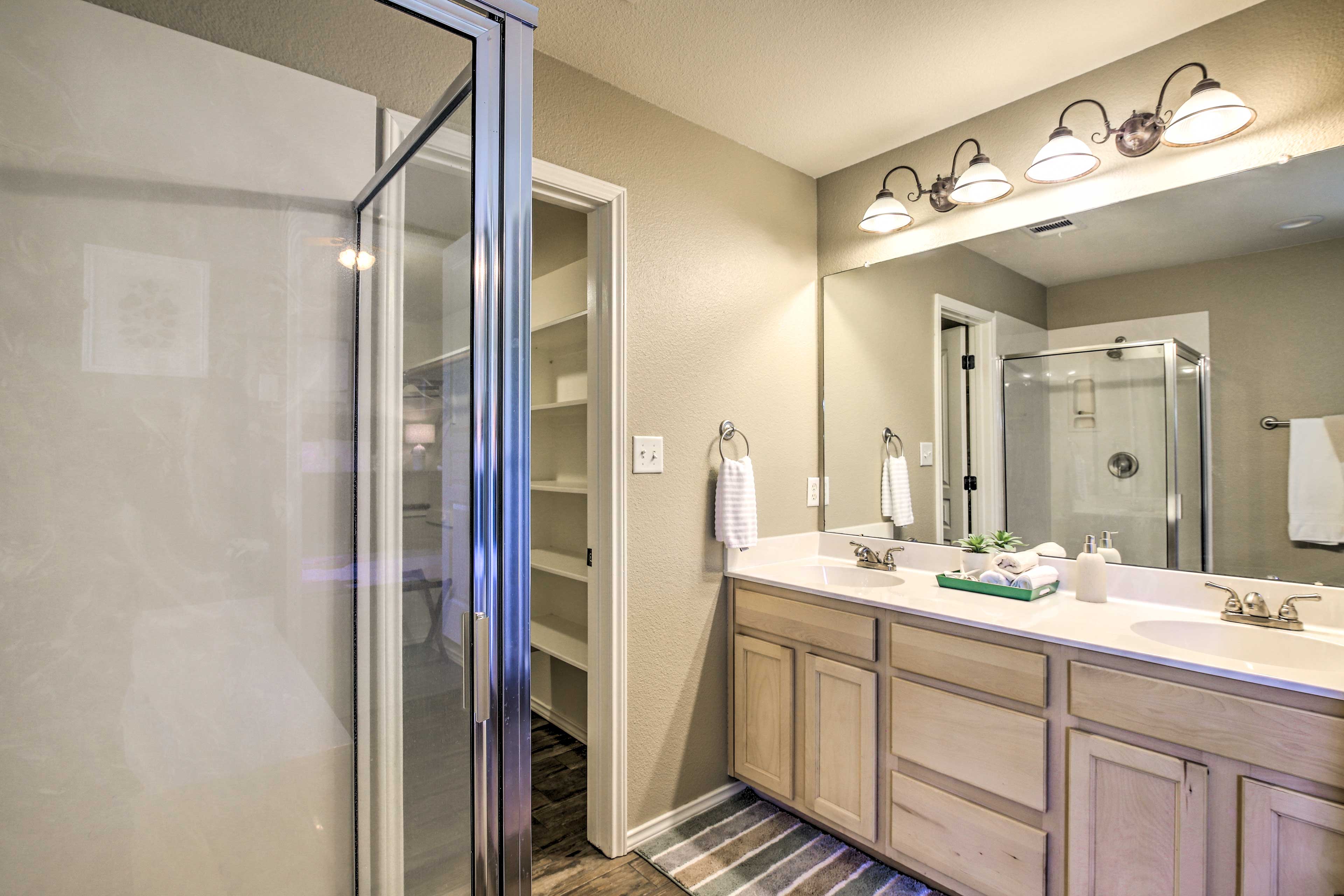 Updated Retreat with Game Room & Boat Ramp Access!