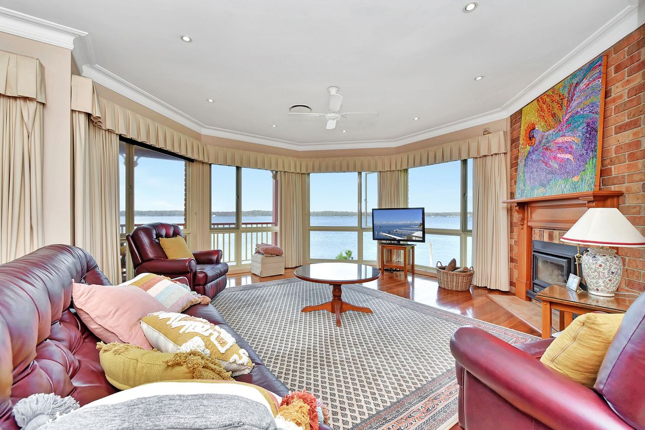 Property Image 2 - Sunshine Lake Views - Absolute Waterfront