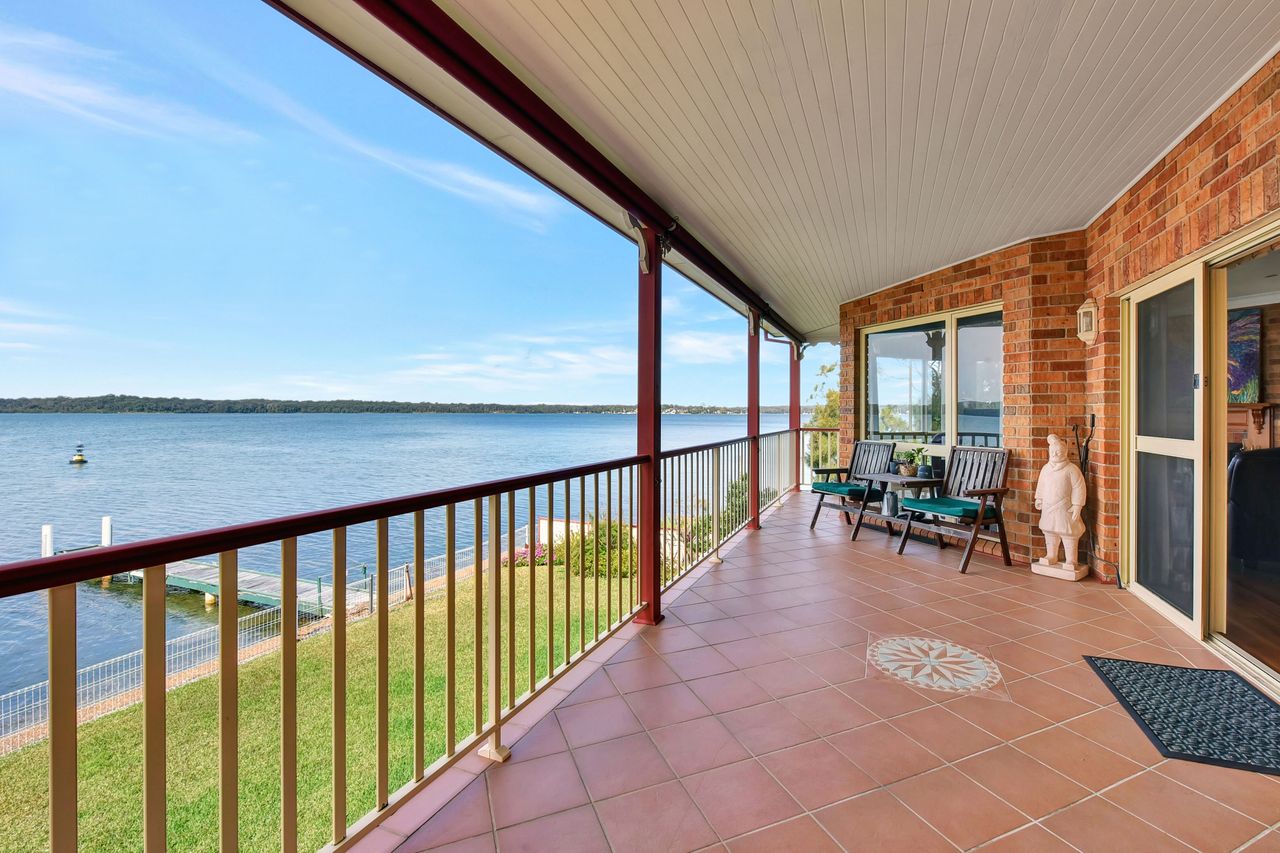 Property Image 1 - Sunshine Lake Views - Absolute Waterfront