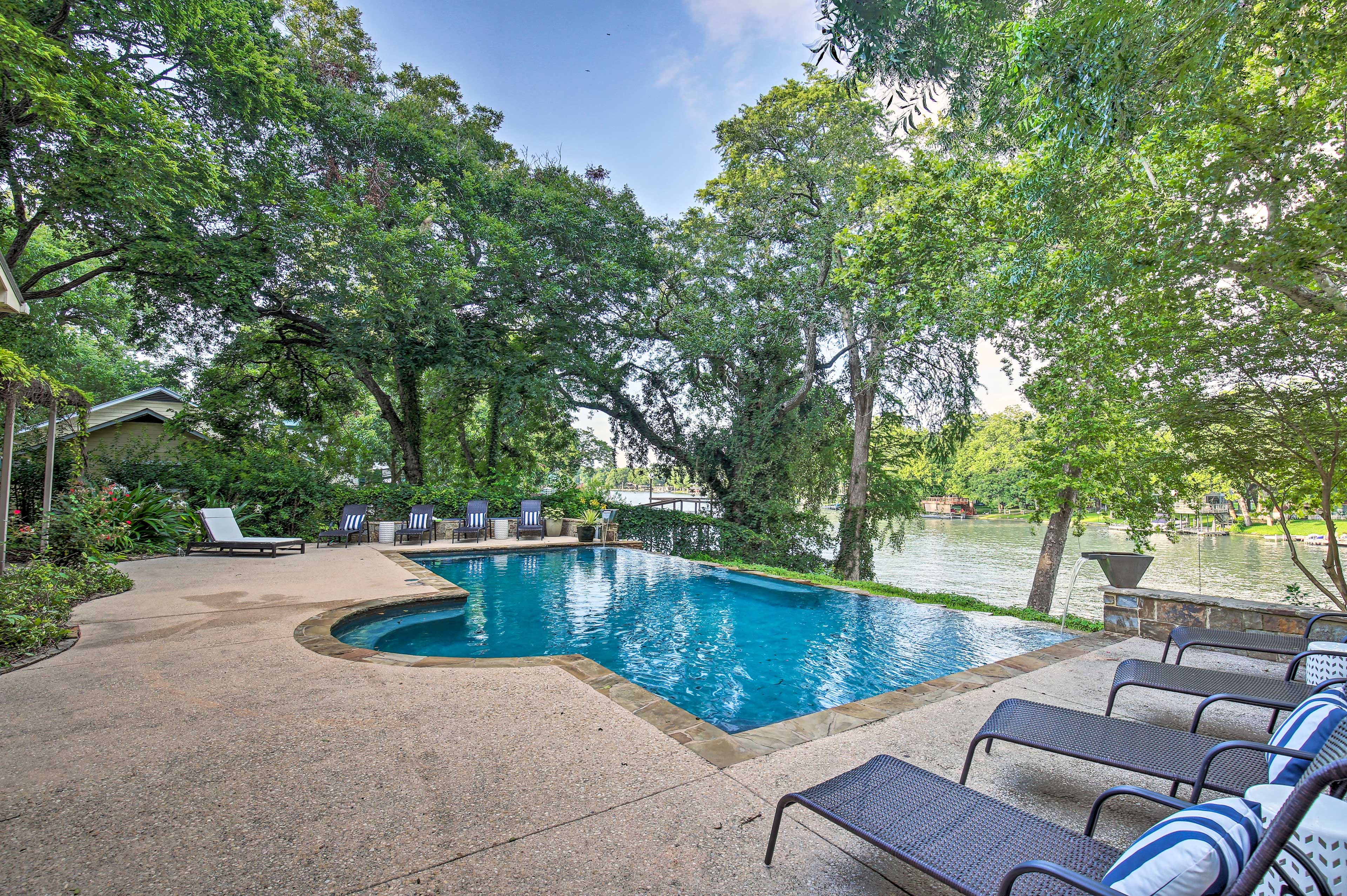 Property Image 1 - Guadalupe River Paradise w/ Hot Tub, Dock & Kayaks