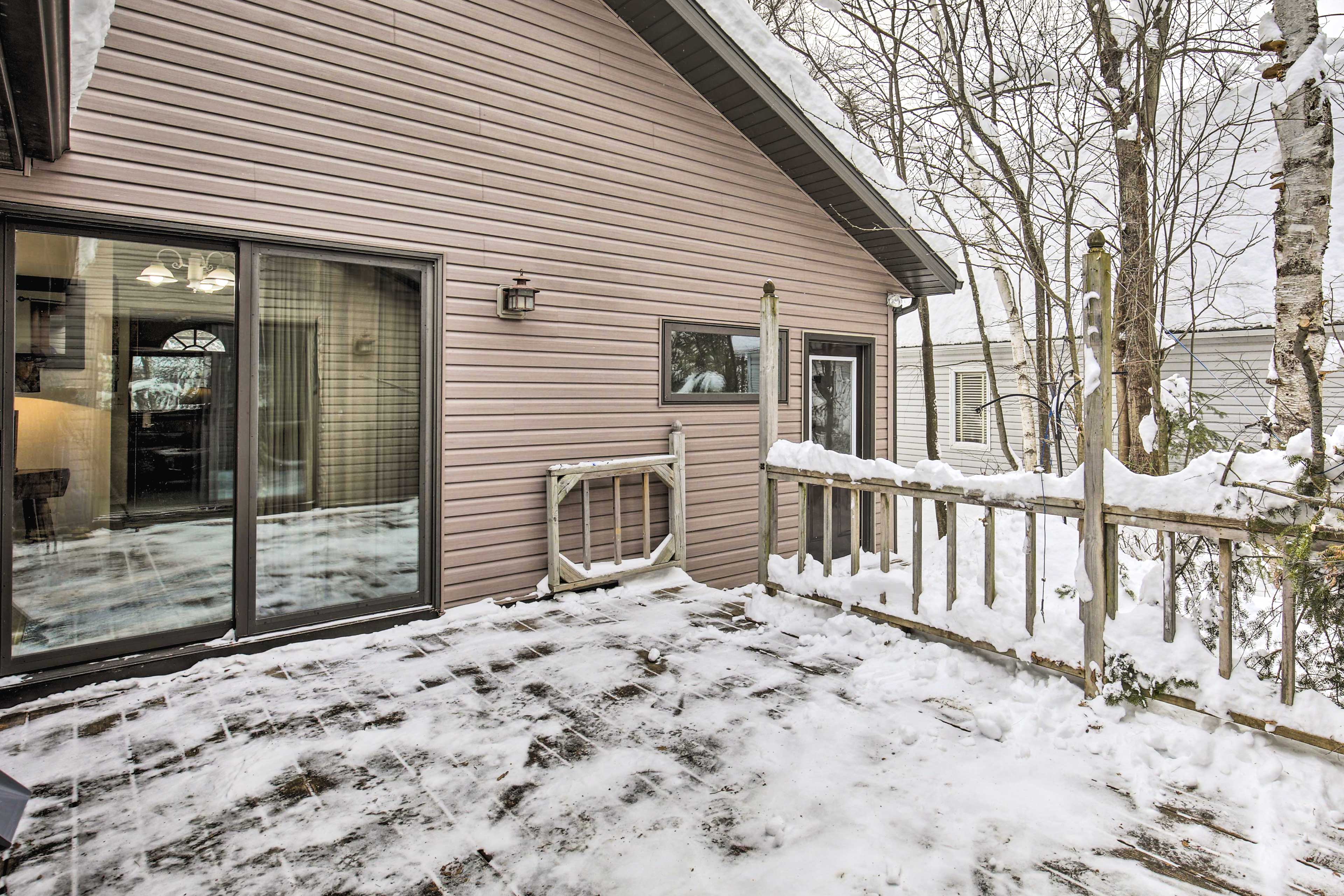 Phillips Cabin w/ Lake Views & Private Dock!