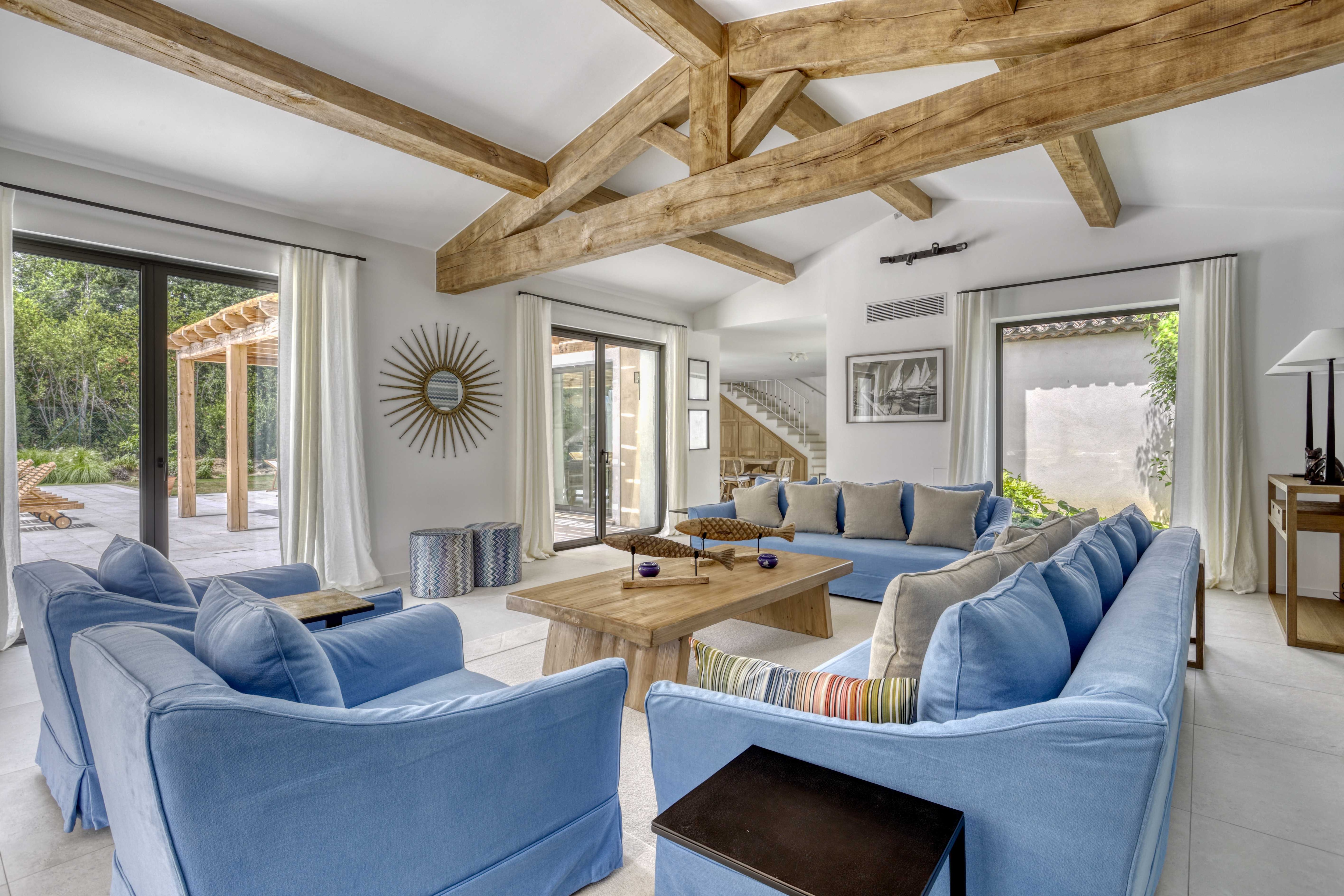 Luxurious 5 Bdr Villa with Pool in Prime Saint-Tropez location