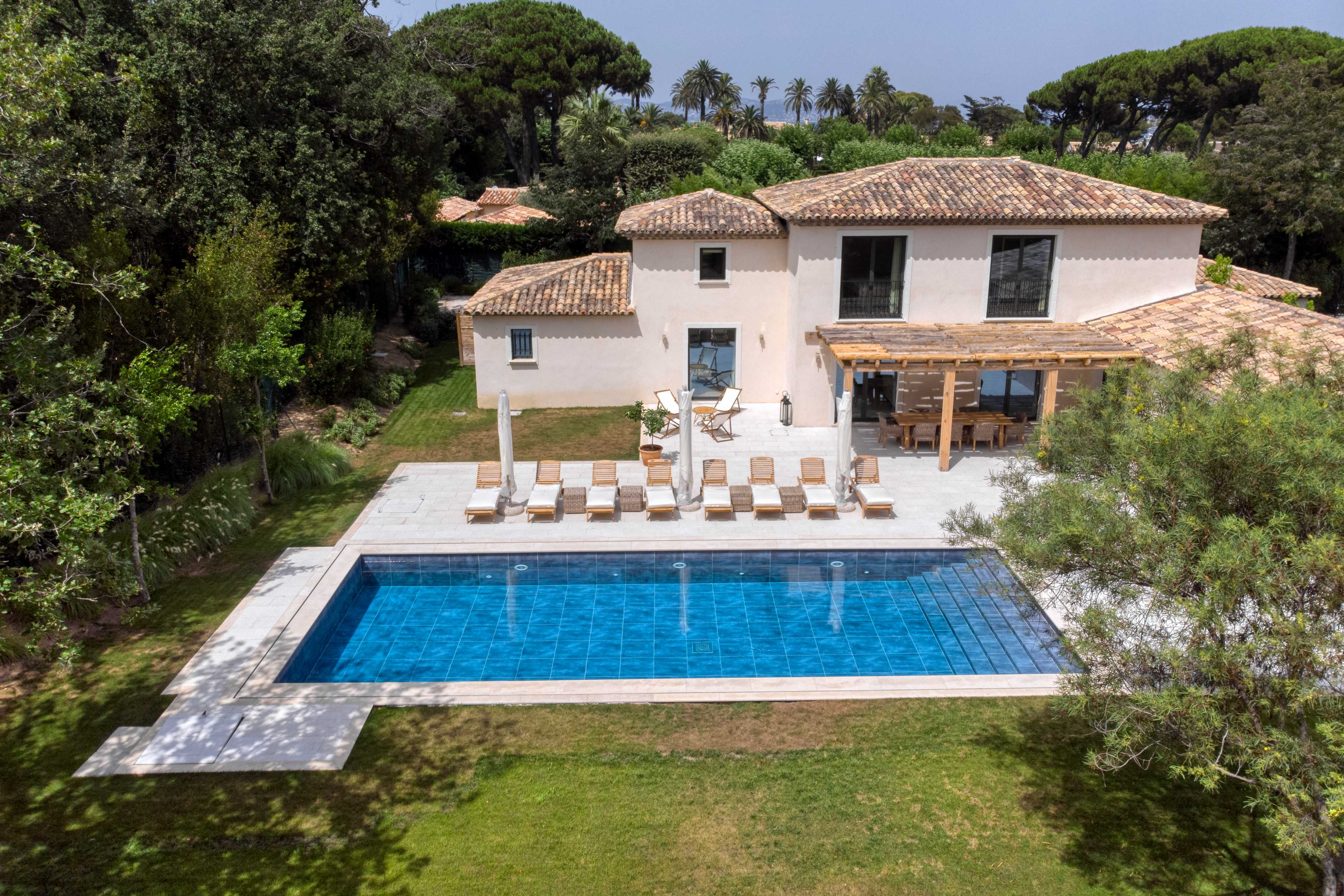 Property Image 2 - Luxurious 5 Bdr Villa with Pool in Prime Saint-Tropez location