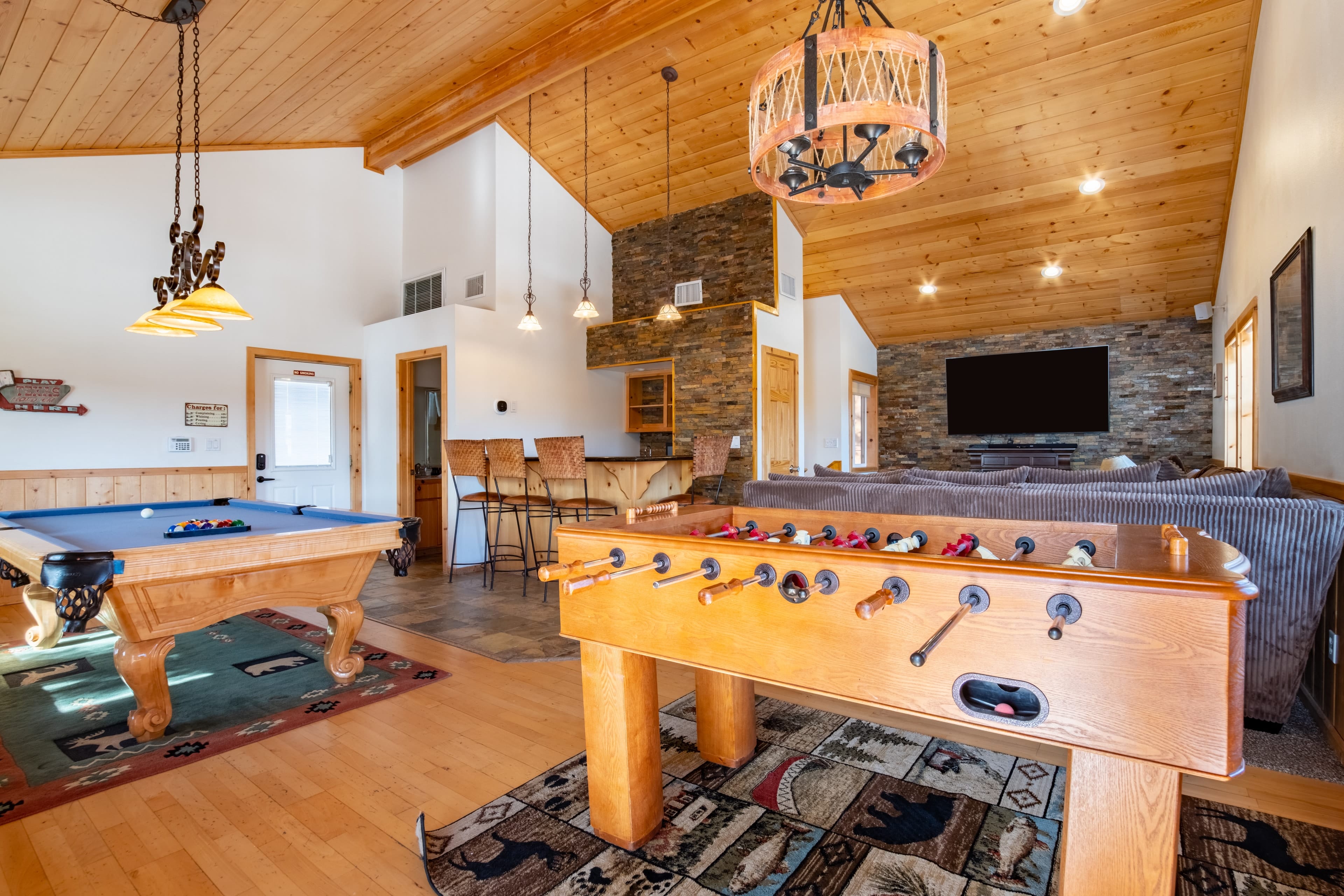 Welcome to Clover — your retreat at Bear Mountain Ski Resort!