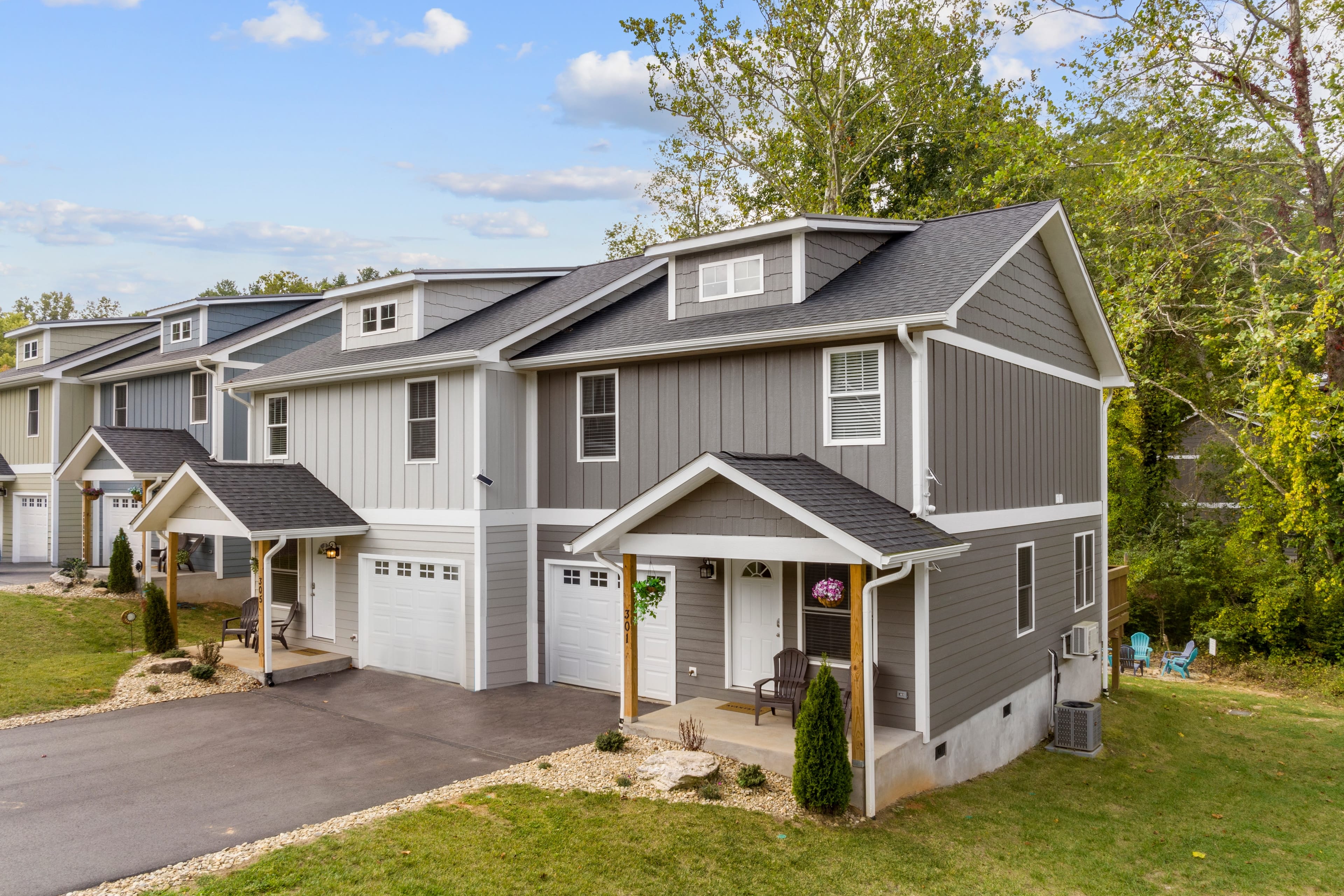 Welcome to Dogwood & Sweetgum — two beautiful homes outside Asheville!